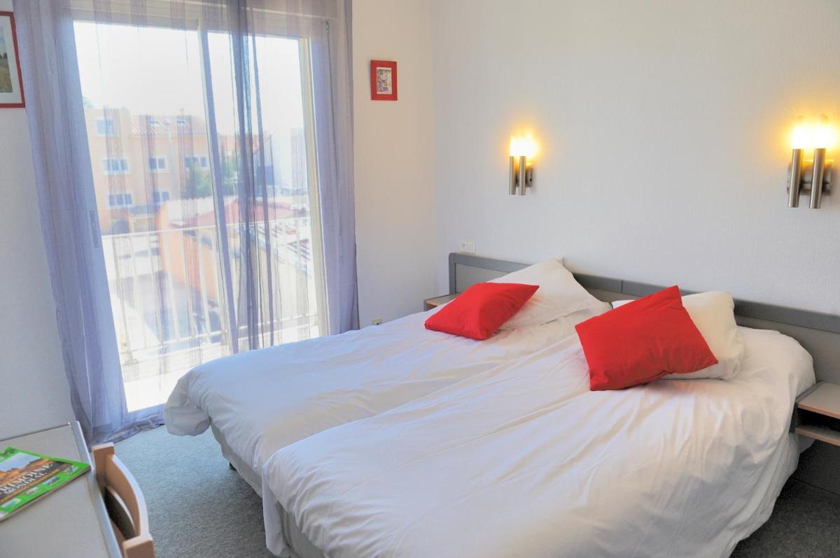 Comfort Twin Room with Balcony and Air Conditioning - Street side photo 3