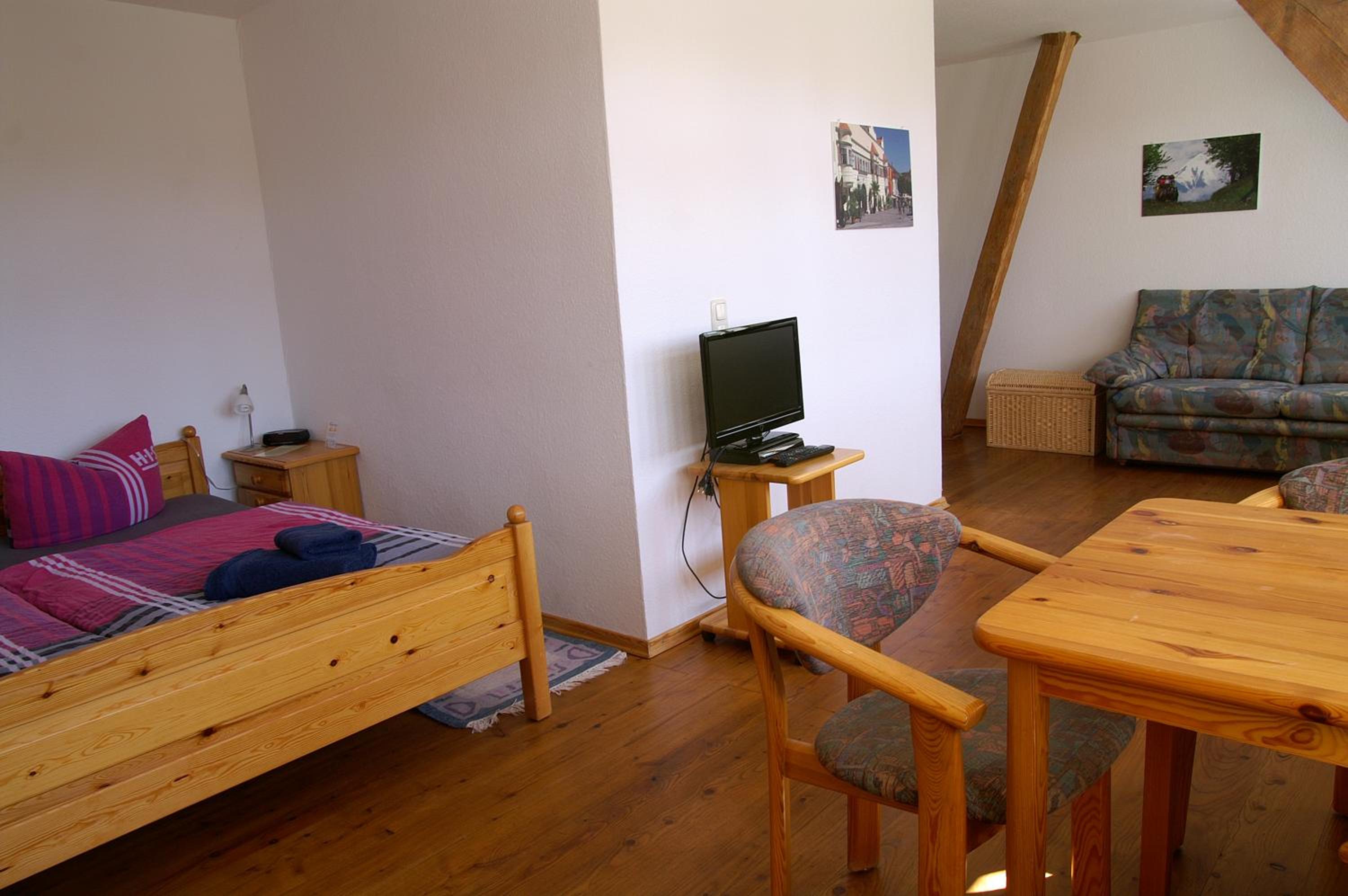 Large Double Room - Photo 3