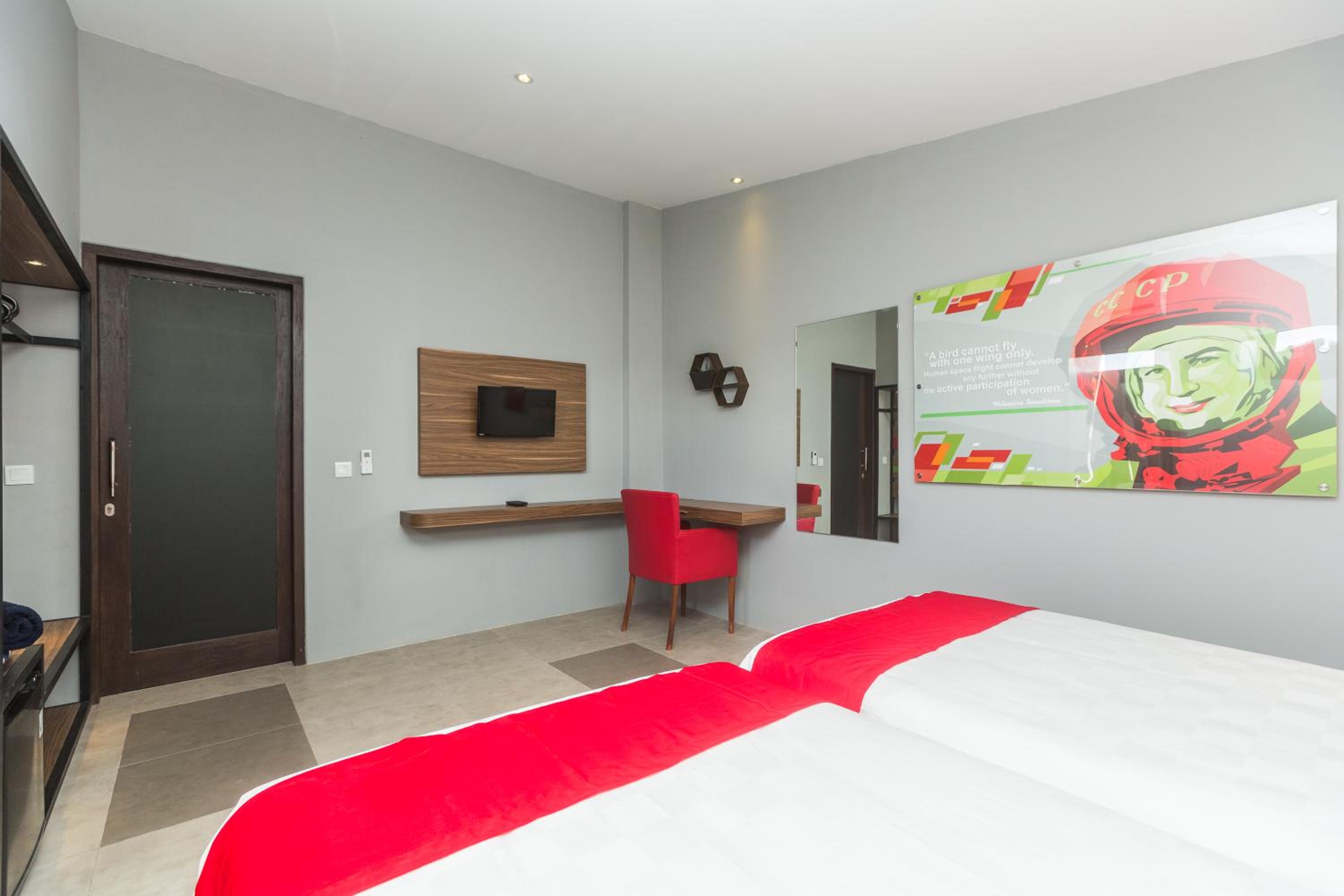 Six-Bedroom Villa  - Photo 37