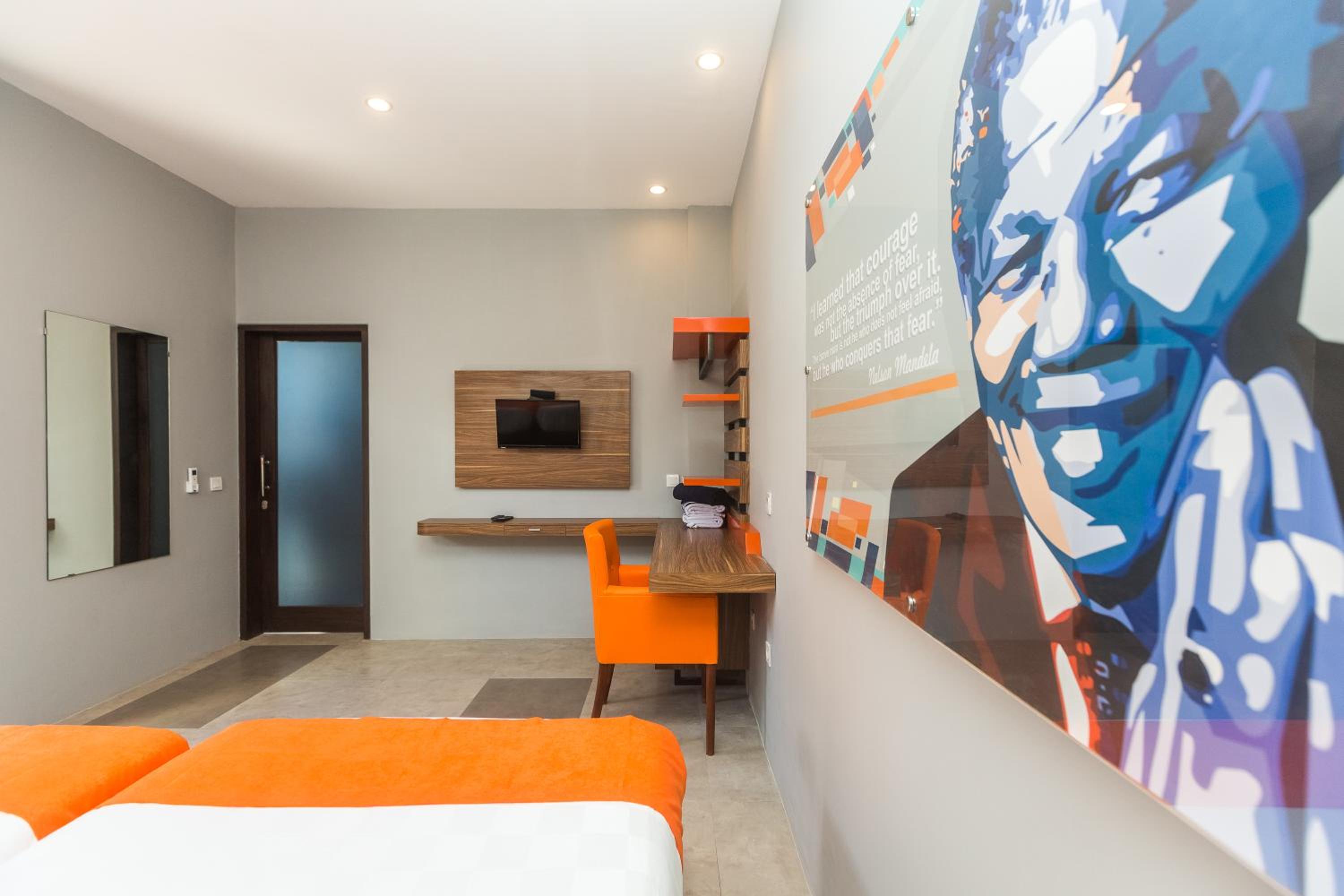 Six-Bedroom Villa  - Photo 10