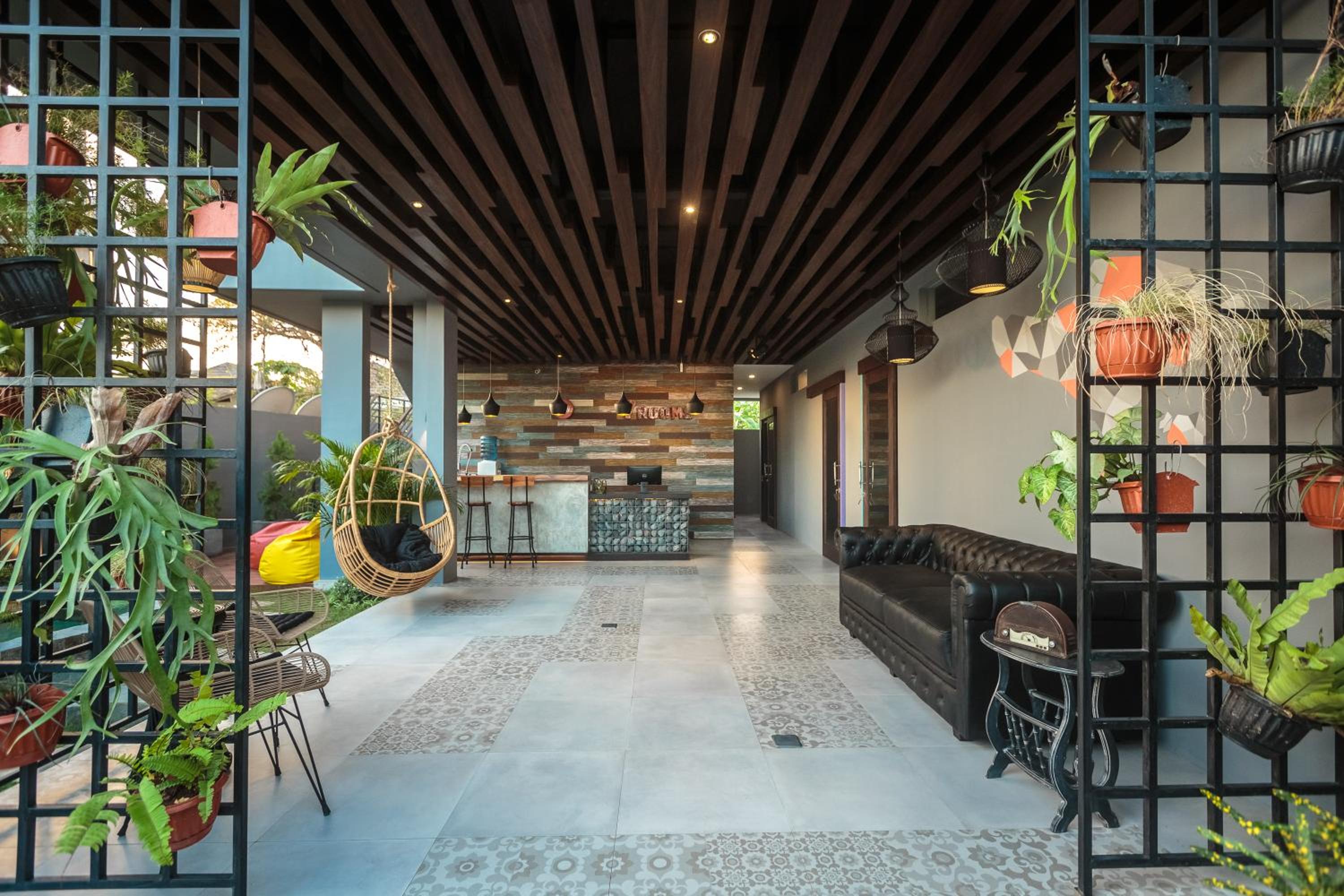 Six-Bedroom Villa  - Photo 1