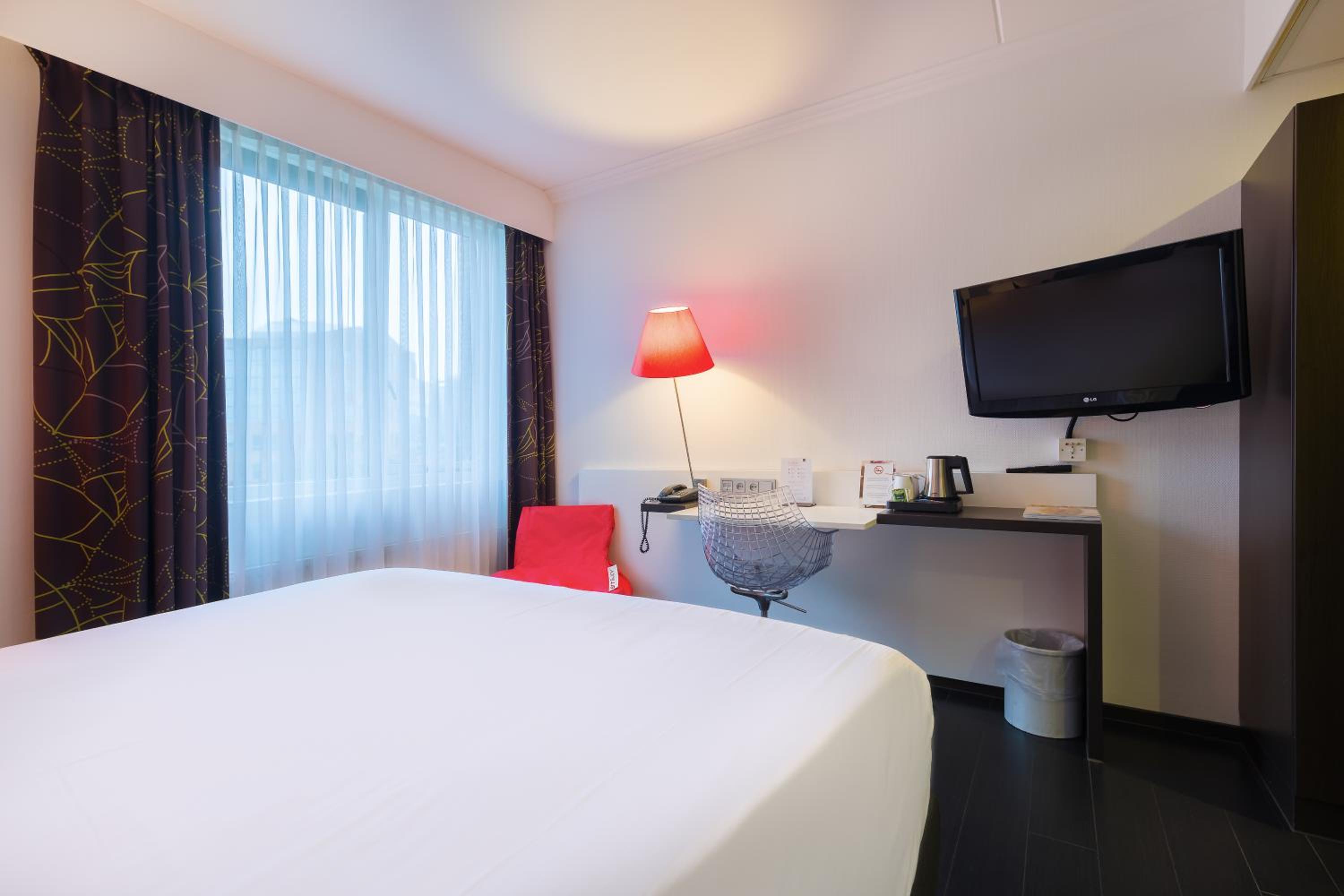 Double Room with Balcony - Photo 4