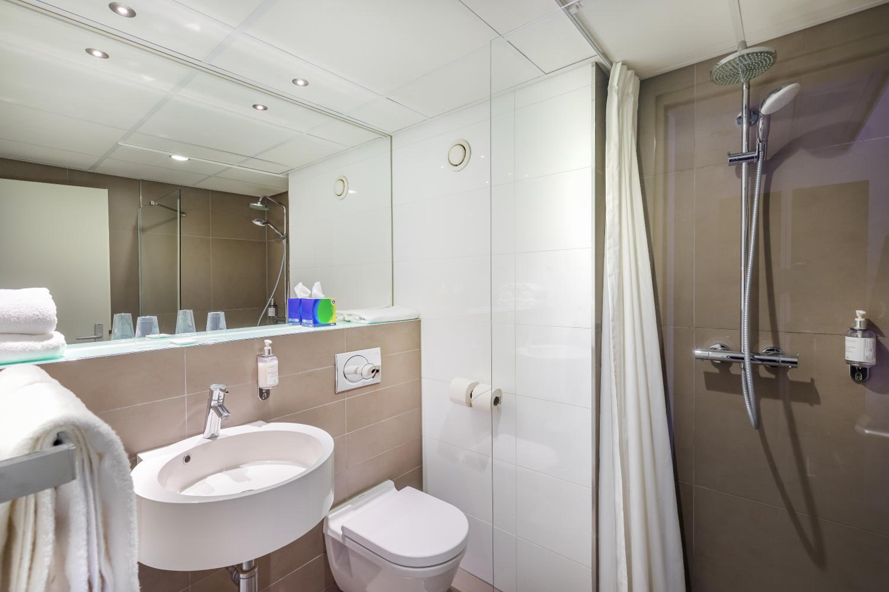 Standard Twin Room - Photo 2