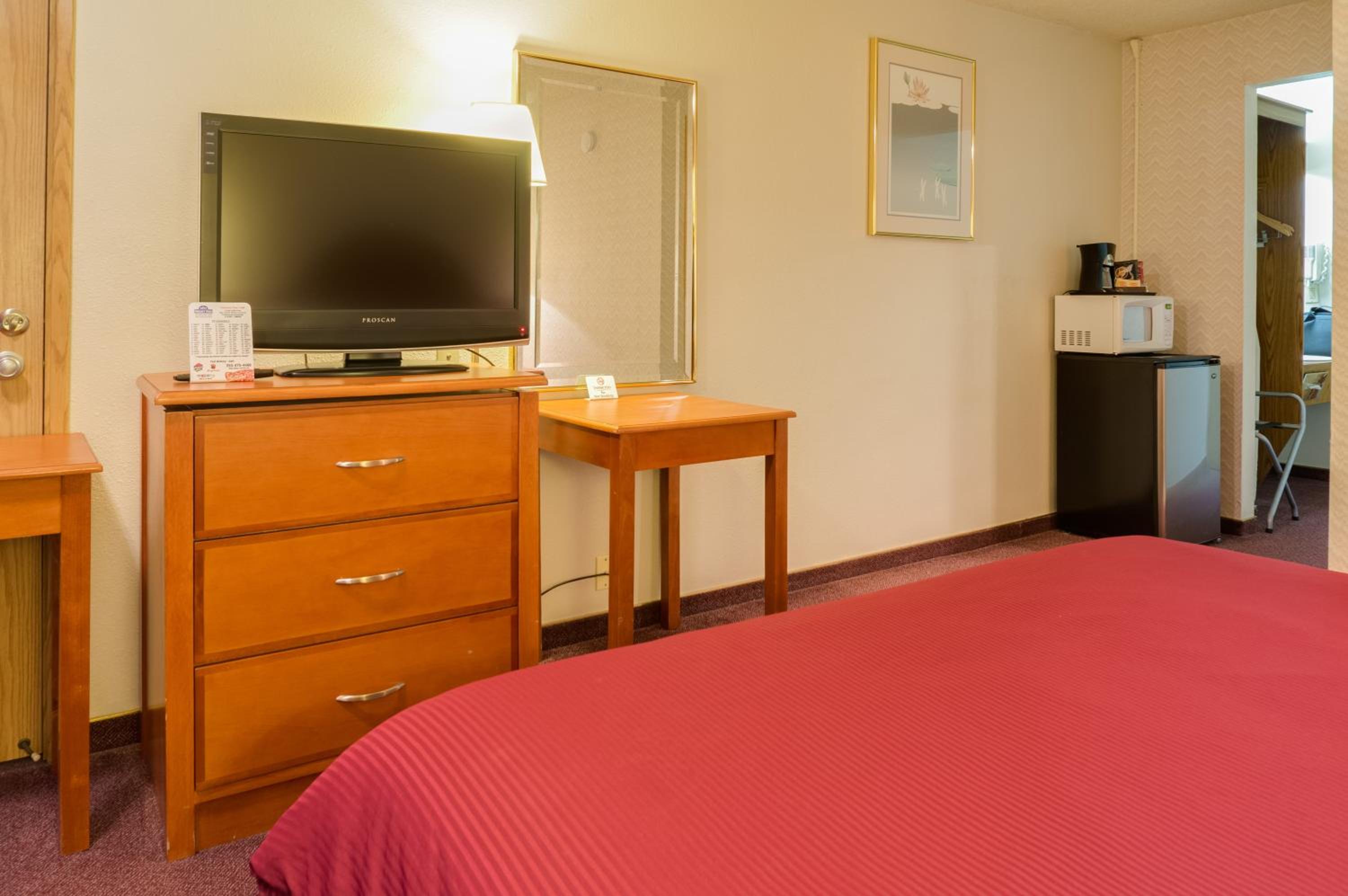 Queen Room - Non-Smoking - Photo 1