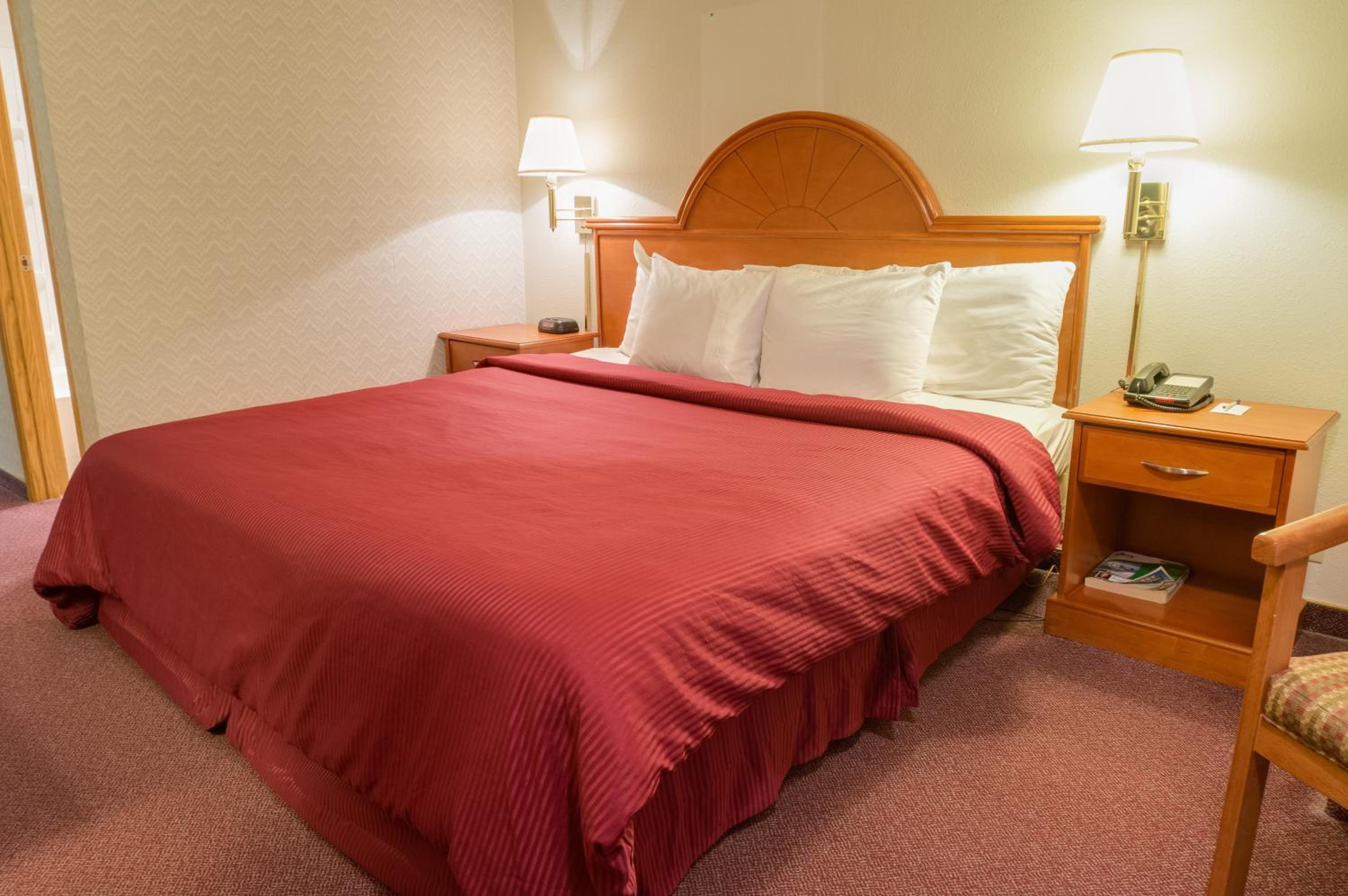 Queen Room - Non-Smoking - Photo 6
