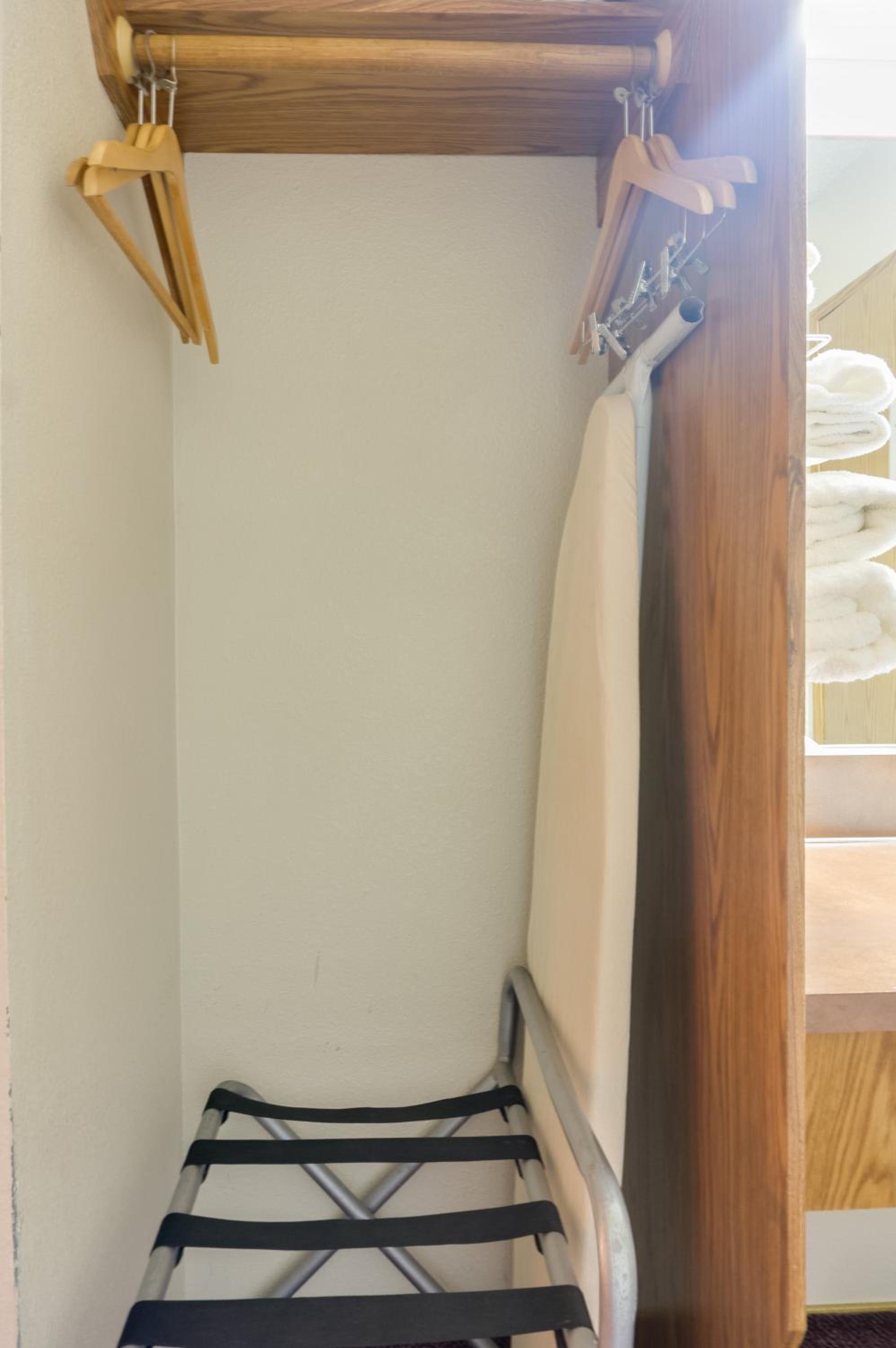Deluxe Queen Room with Two Queen Beds - Photo 5