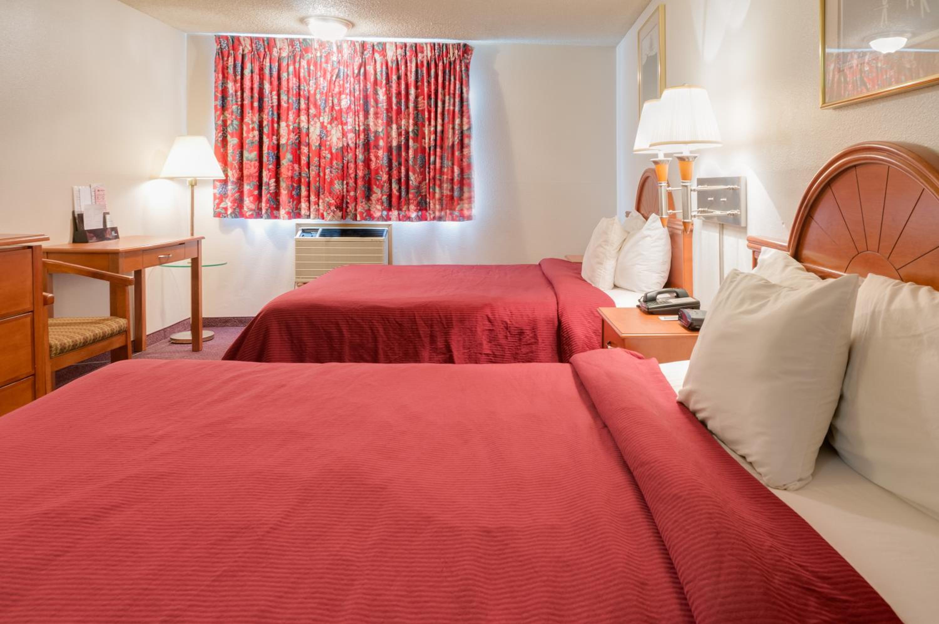 Queen Room with Two Queen Beds - Disability Access - Photo 6
