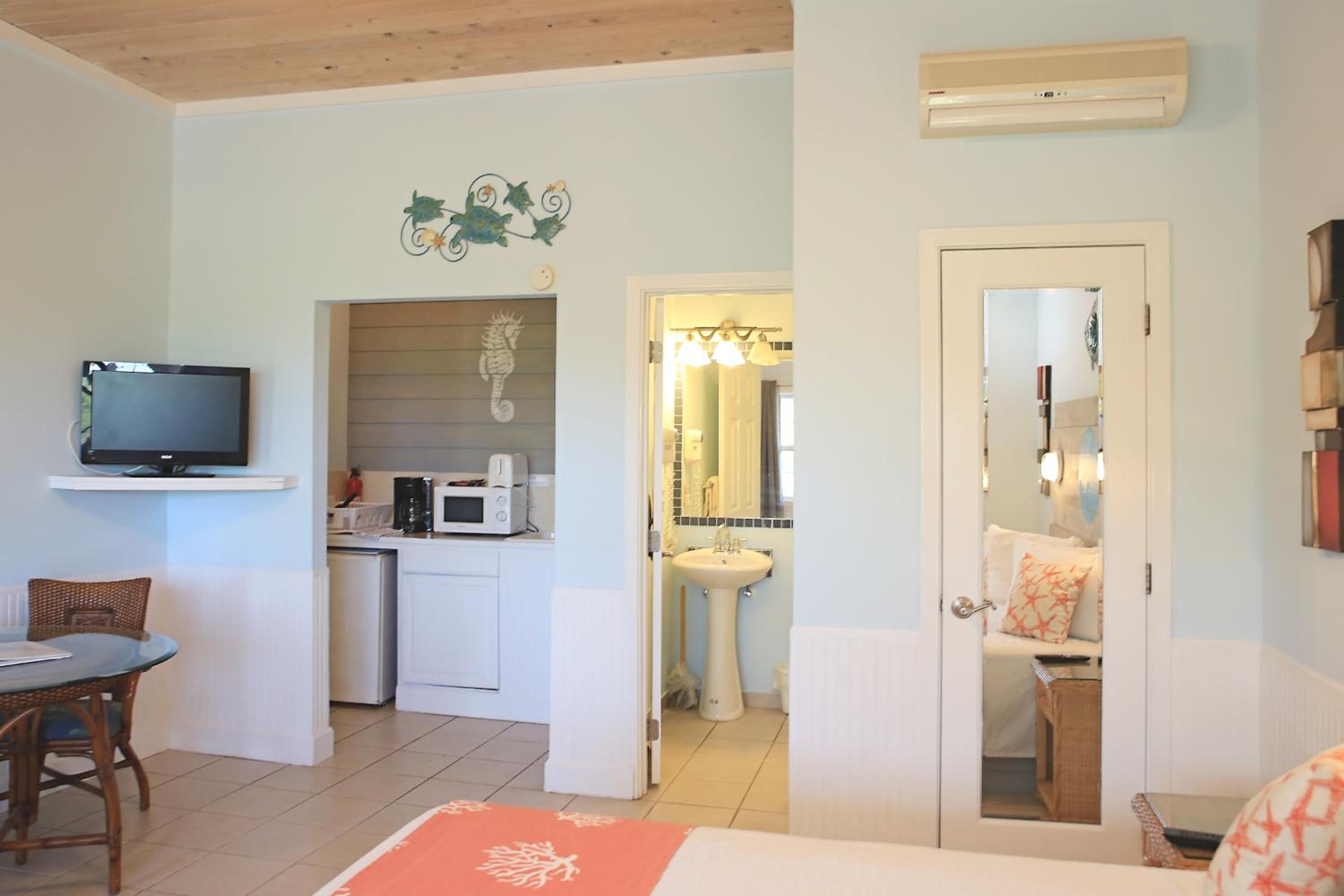 Hillside - Studio Room - Island Time Villas - Island View
