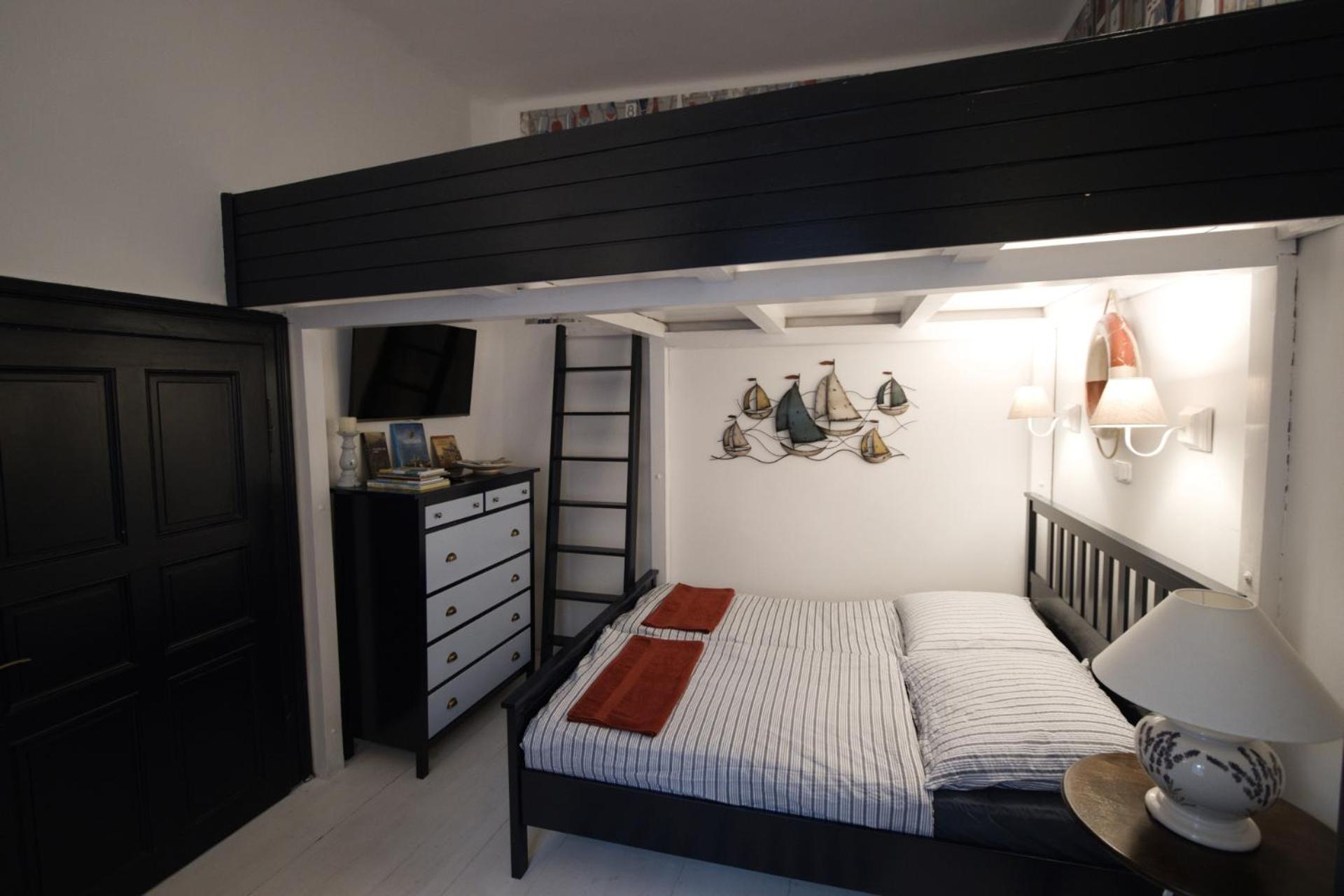 One-Bedroom House photo 2