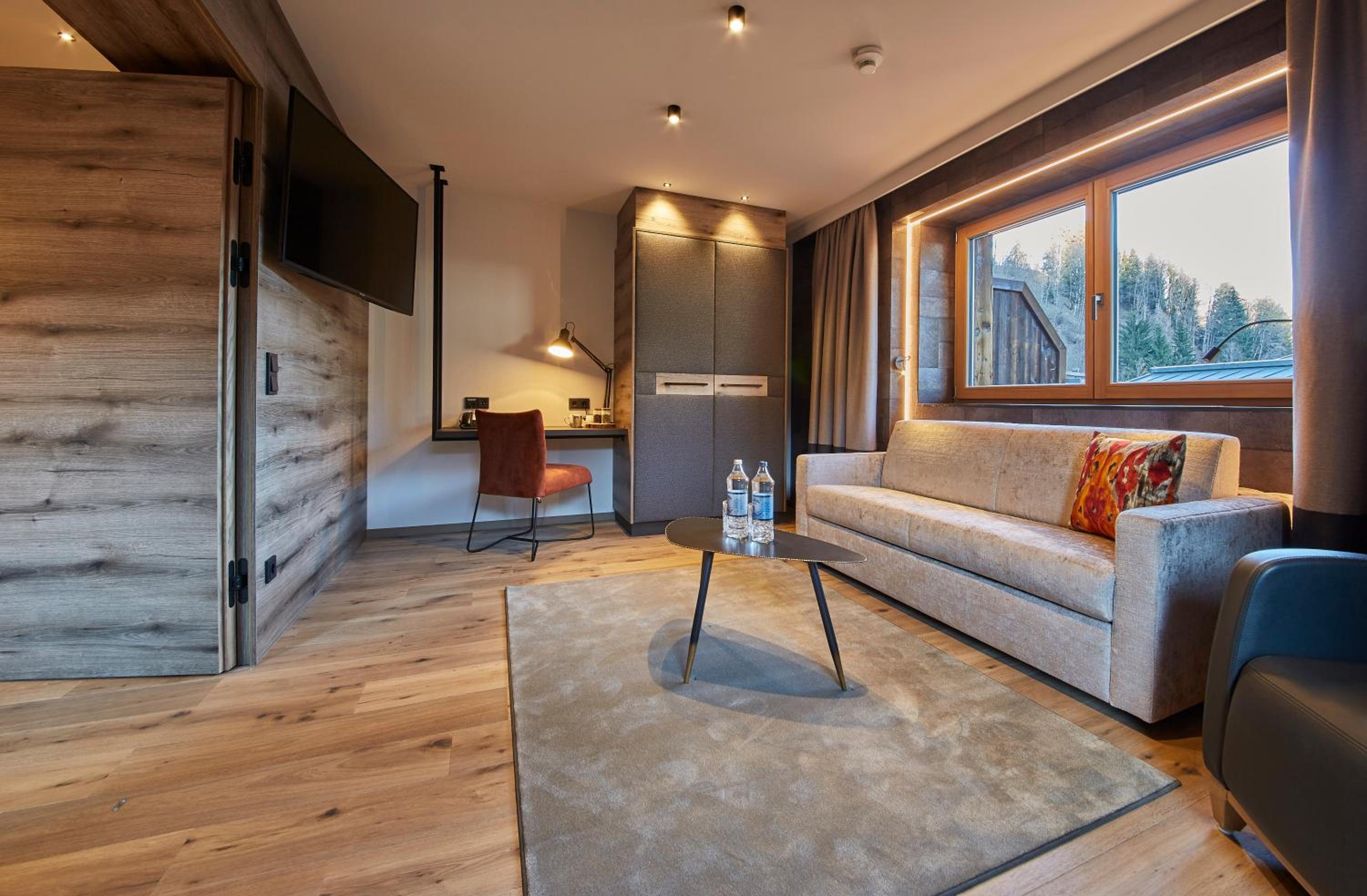 Family Room with Balcony photo 2