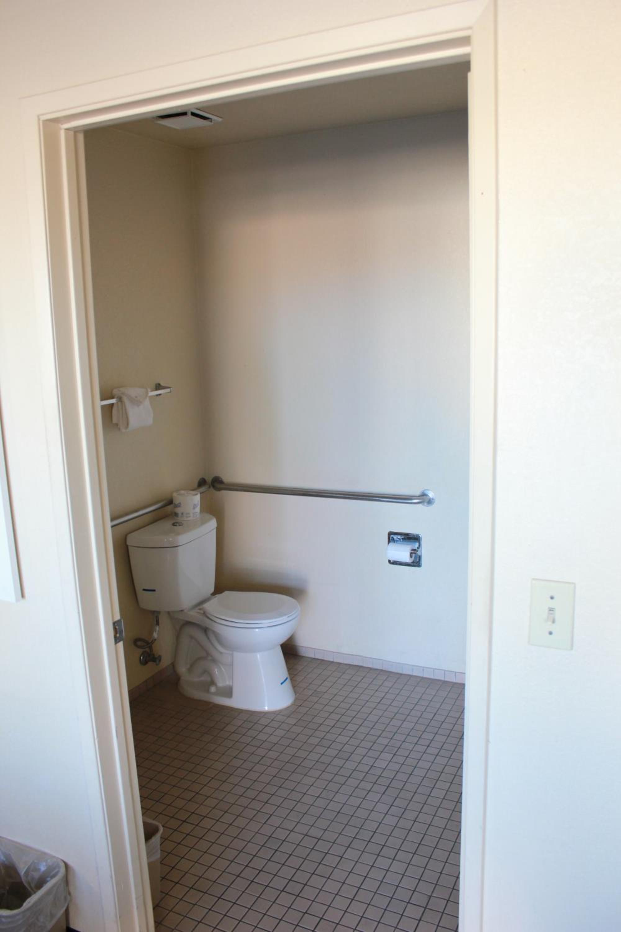 Queen Room - Disability Access/Non-Smoking photo 2