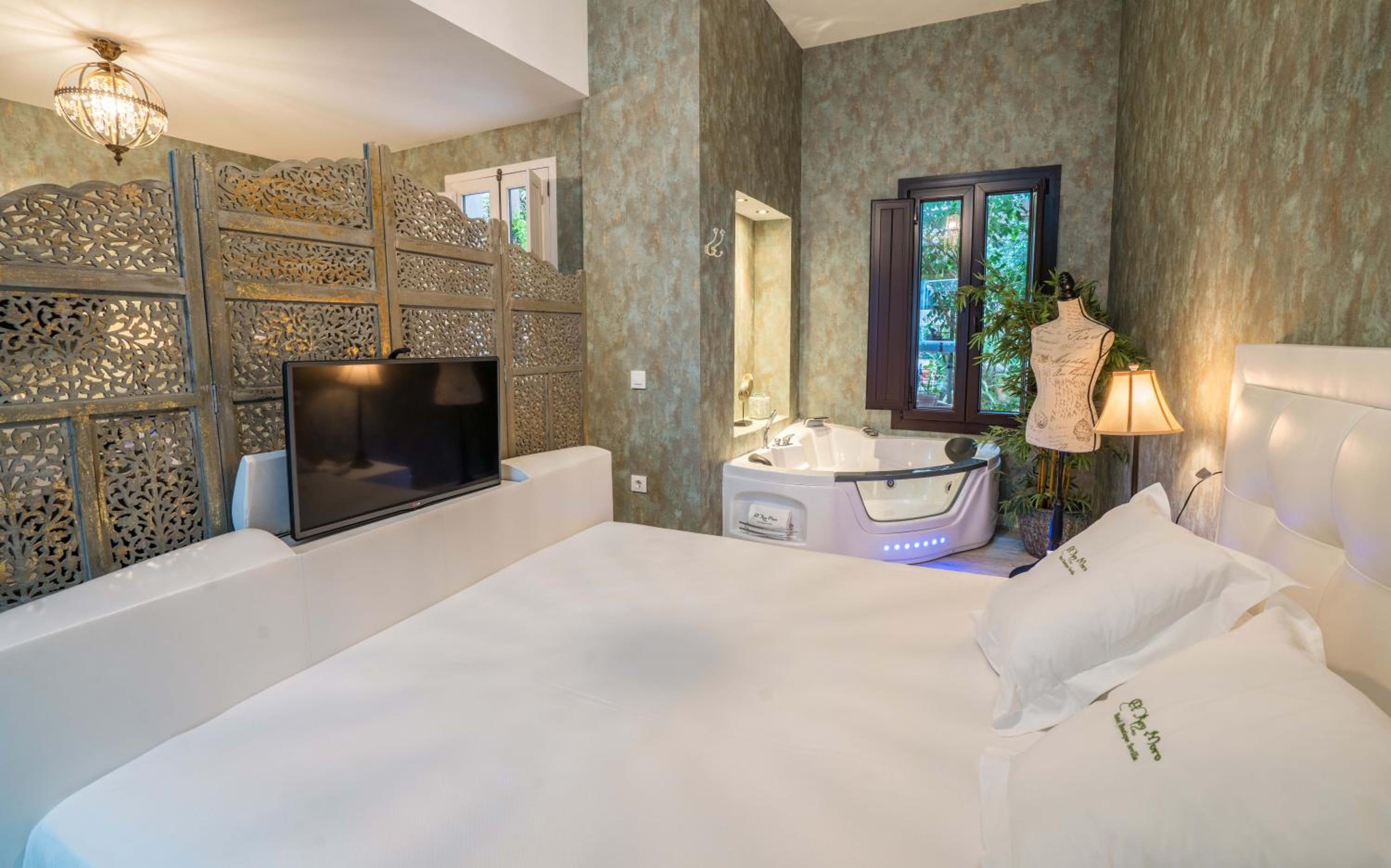 Suite with Spa Bath - Photo 1