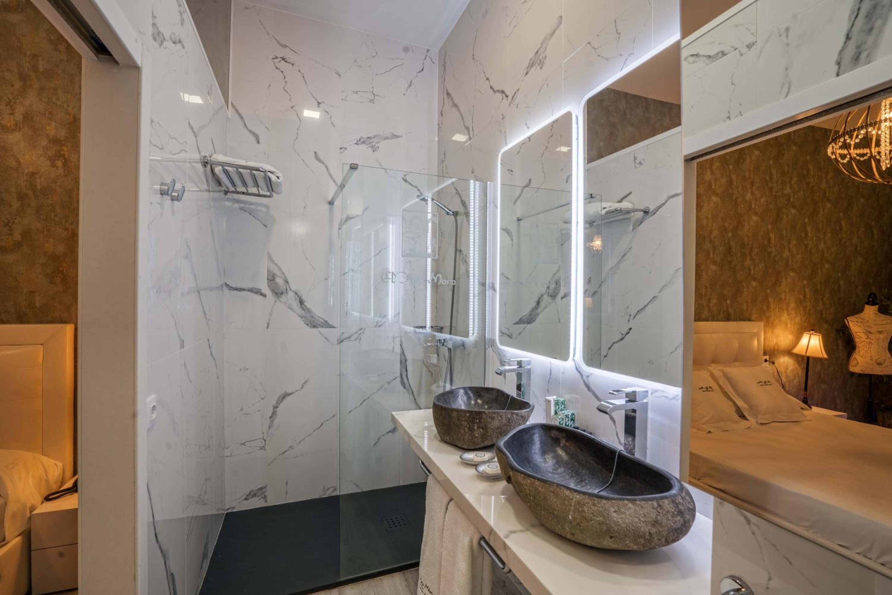 Suite with Spa Bath - Photo 8