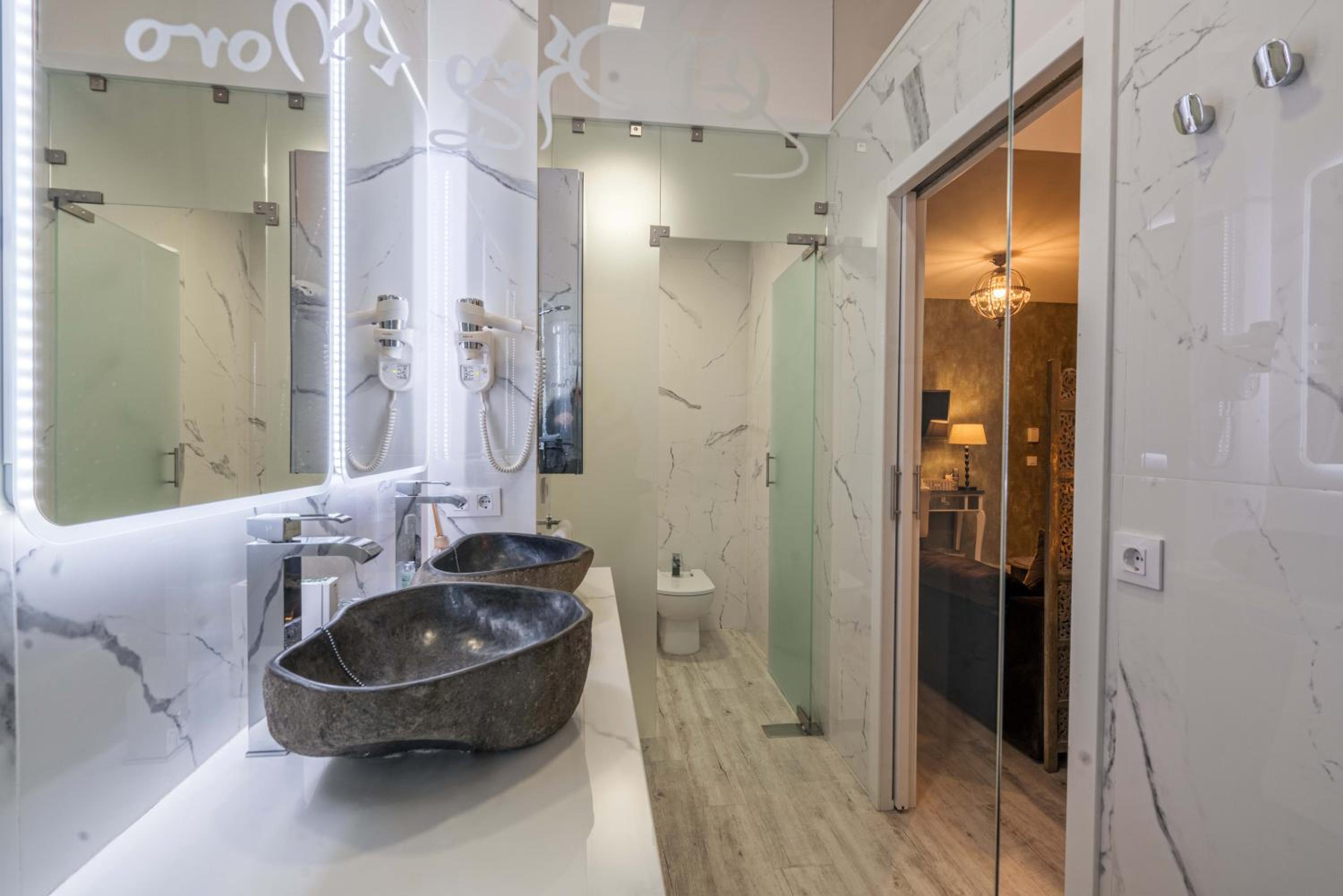 Suite with Spa Bath - Photo 7