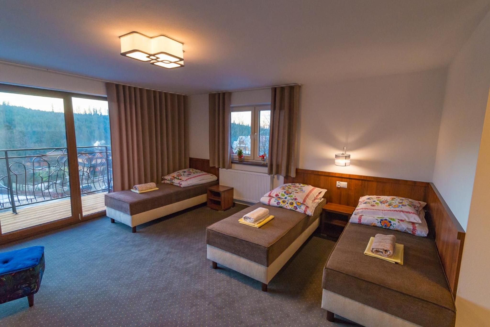 Family Room with Mountain View photo 3