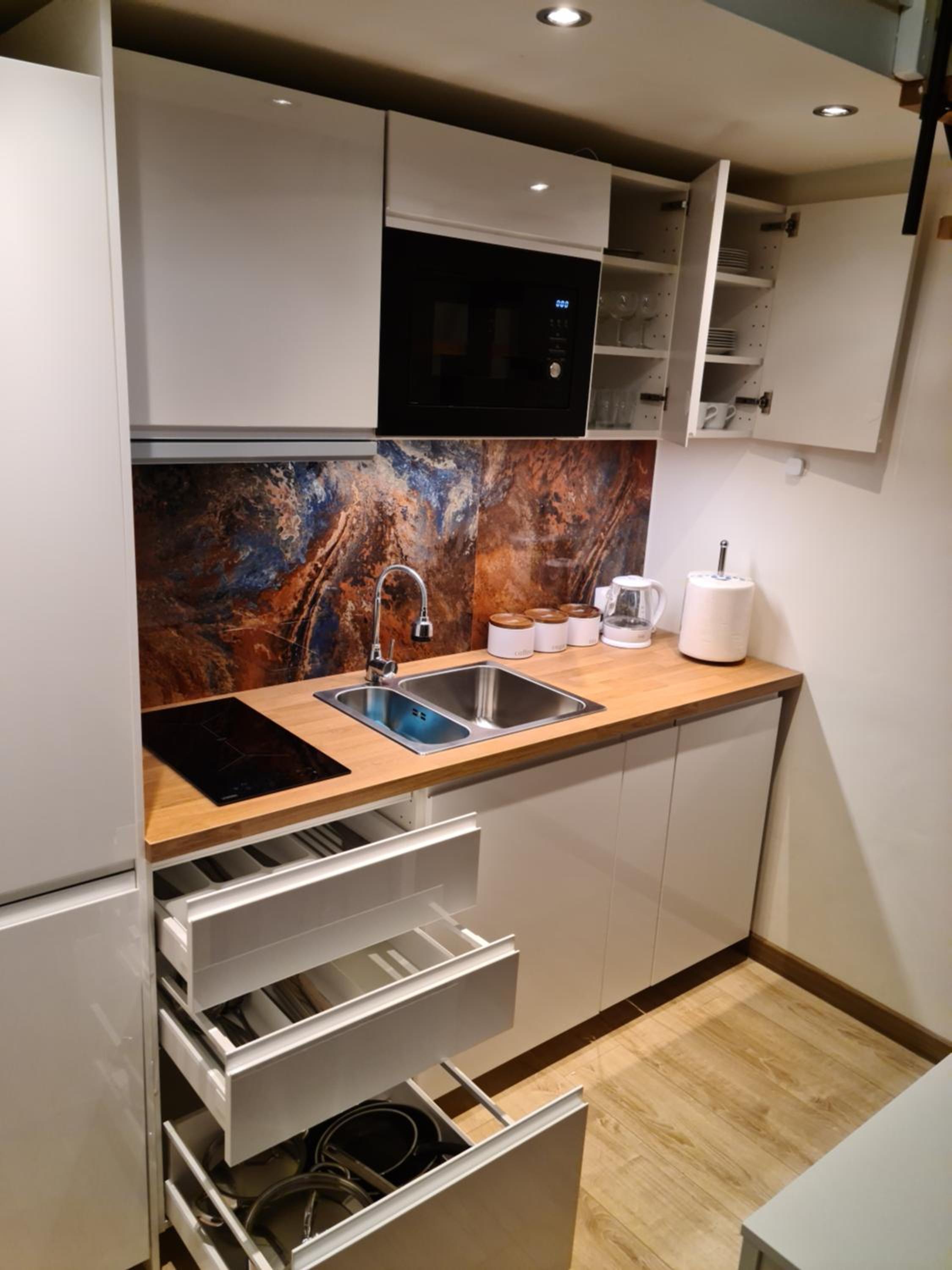 Two-Bedroom Apartment - Photo 9