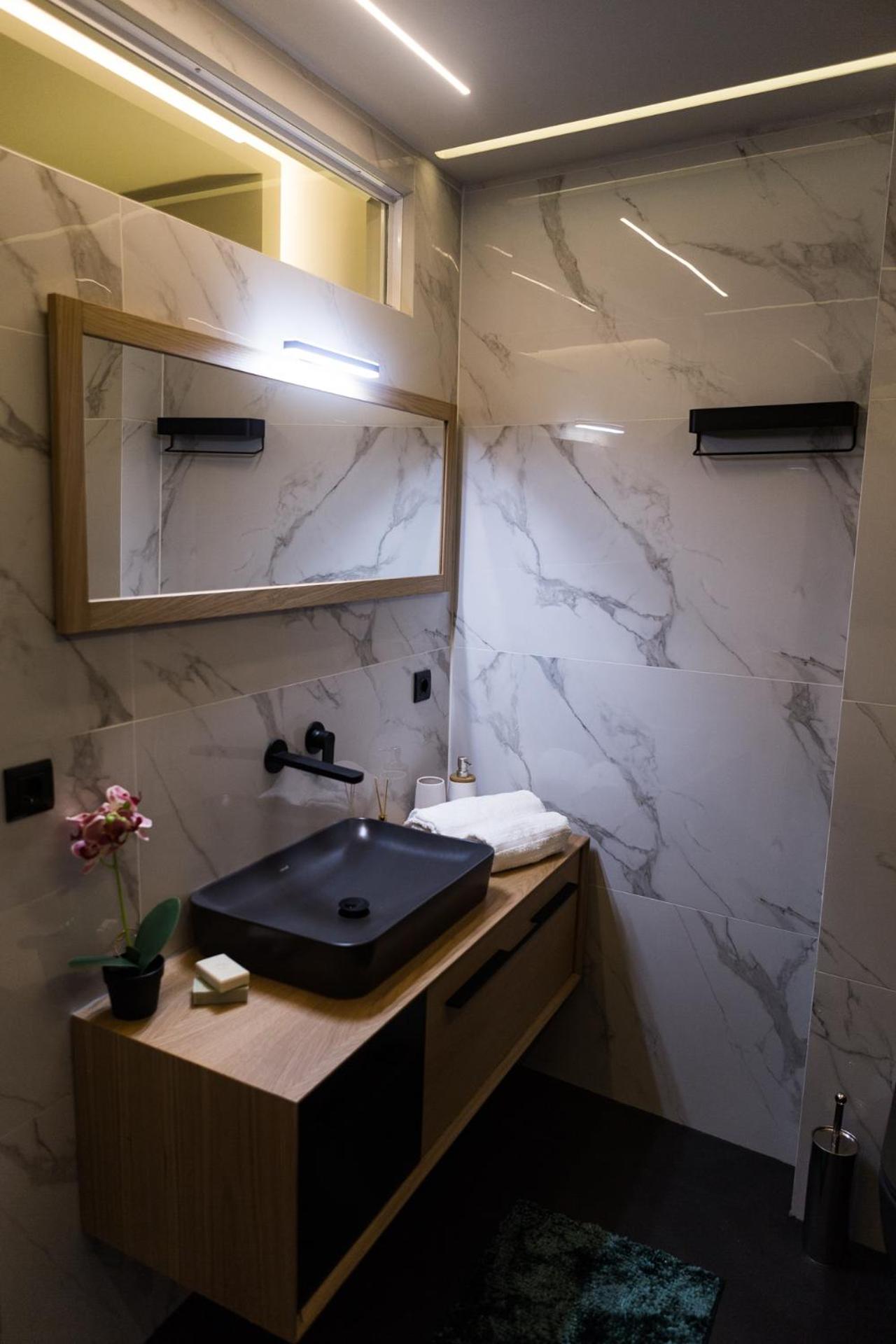 One-Bedroom Apartment - Photo 12