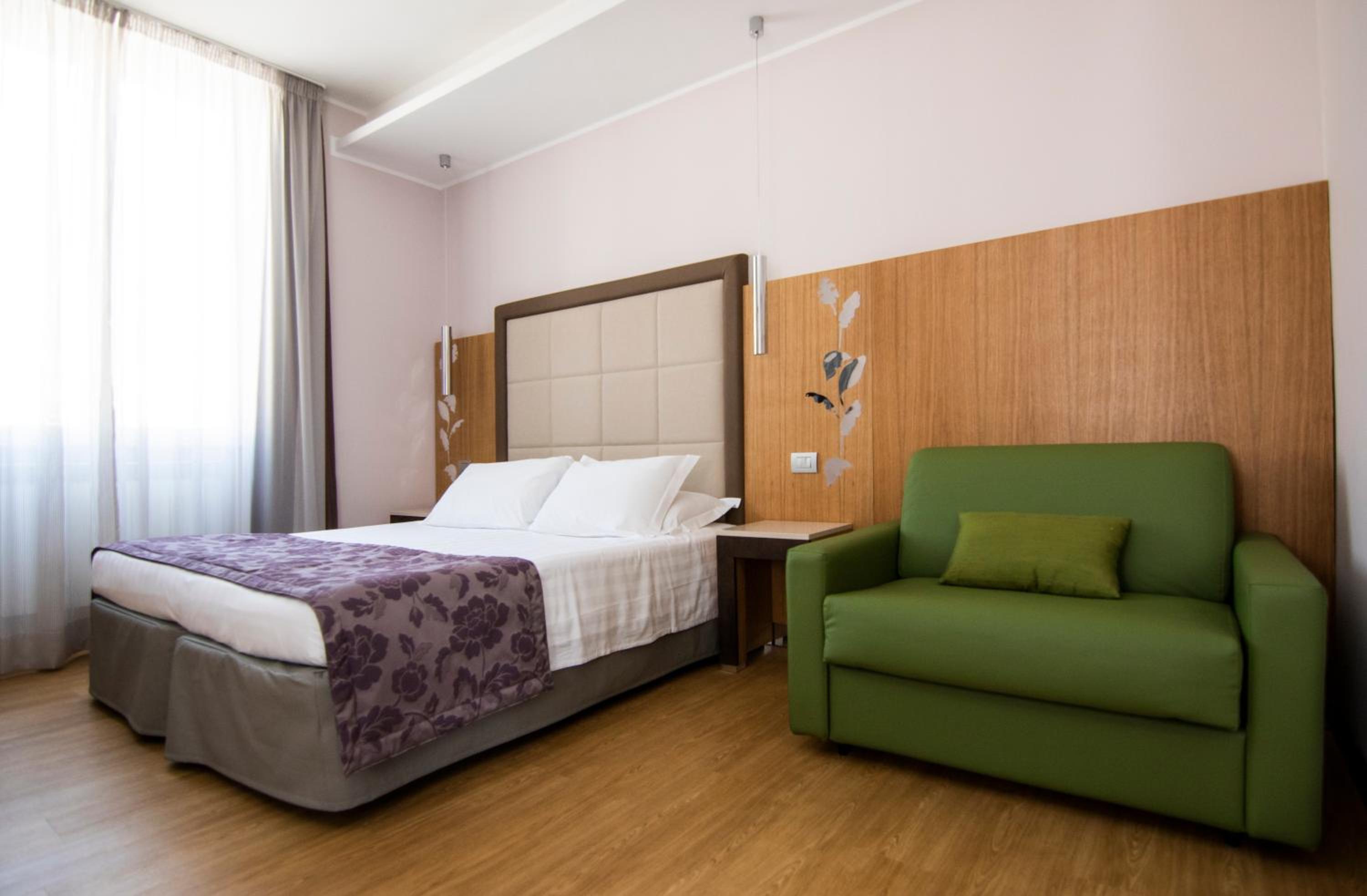 Triple Room with View thumbnail 6