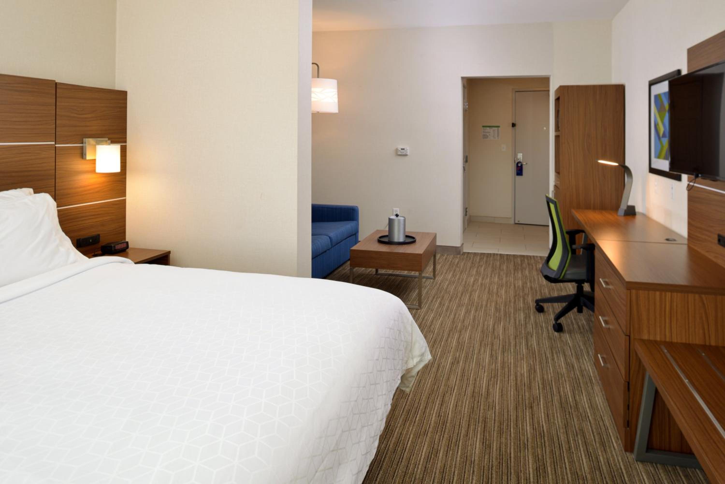Standard King Room - Photo 4