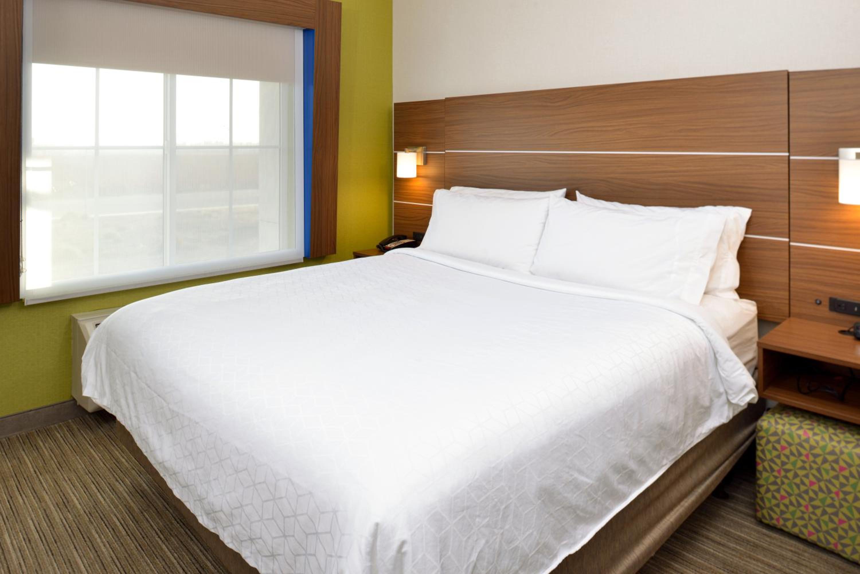 Standard King Room - Photo 3
