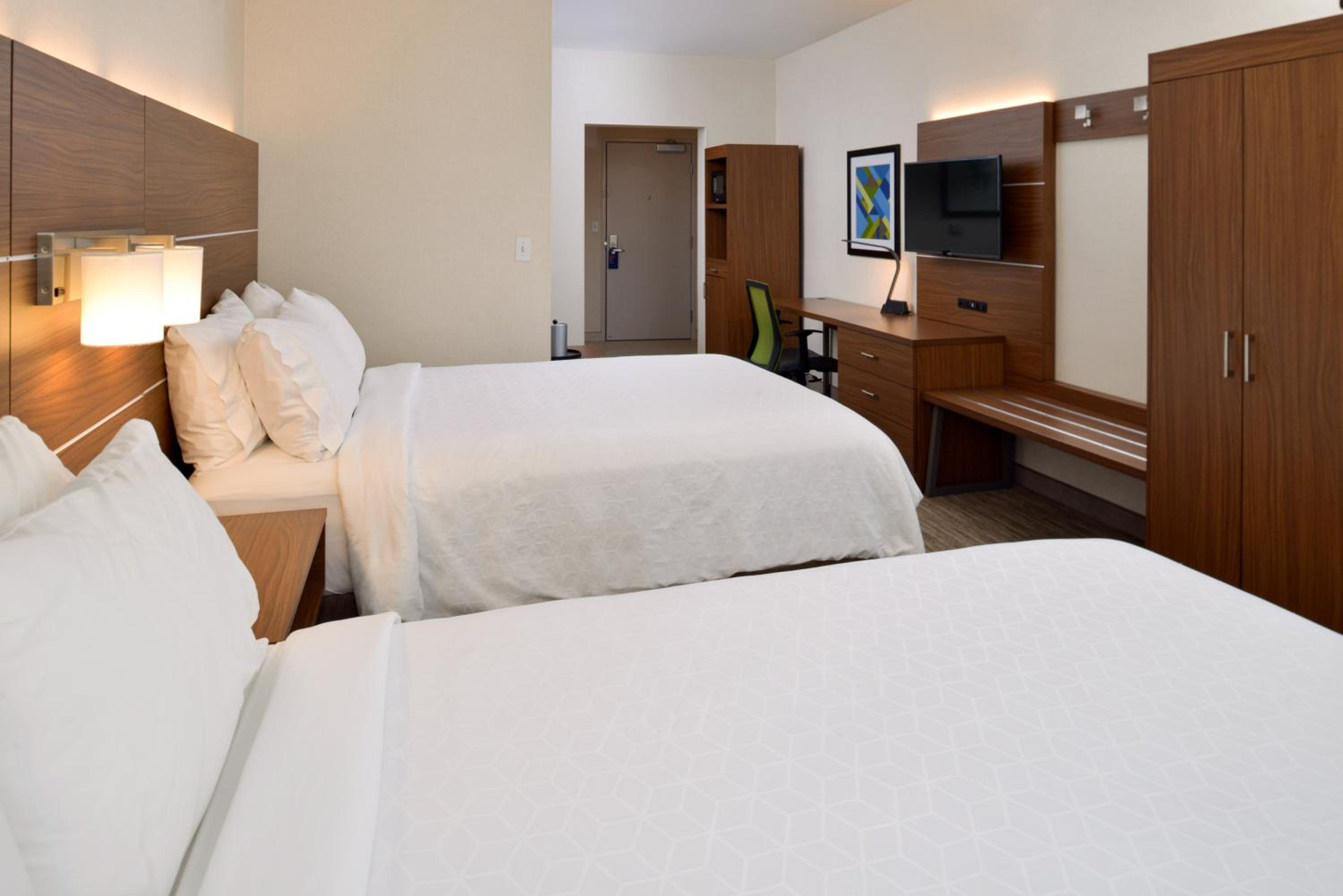 Standard Room with Two Queen Beds - Photo 1