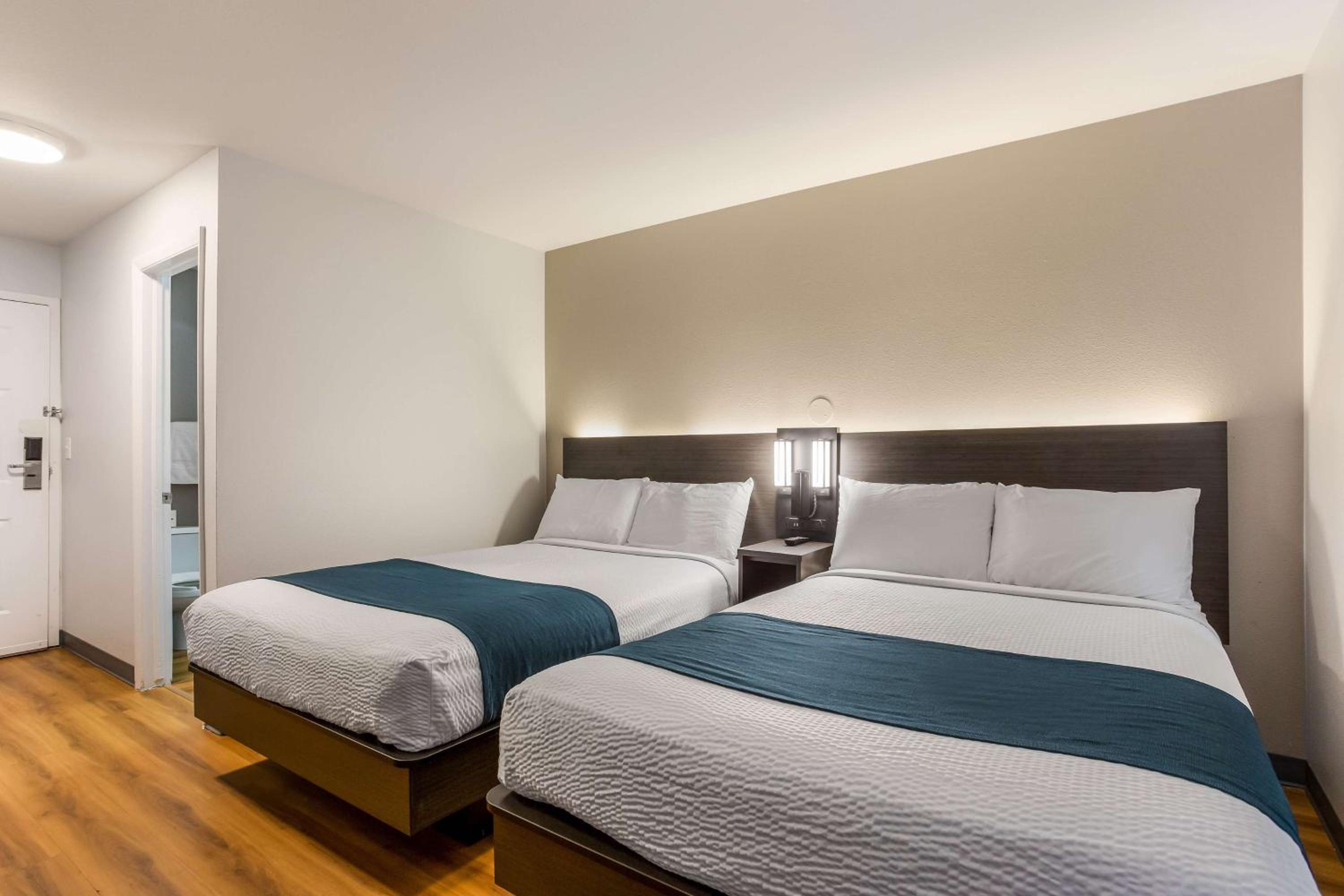 Queen Room With Two Queen Beds - Non-Smoking