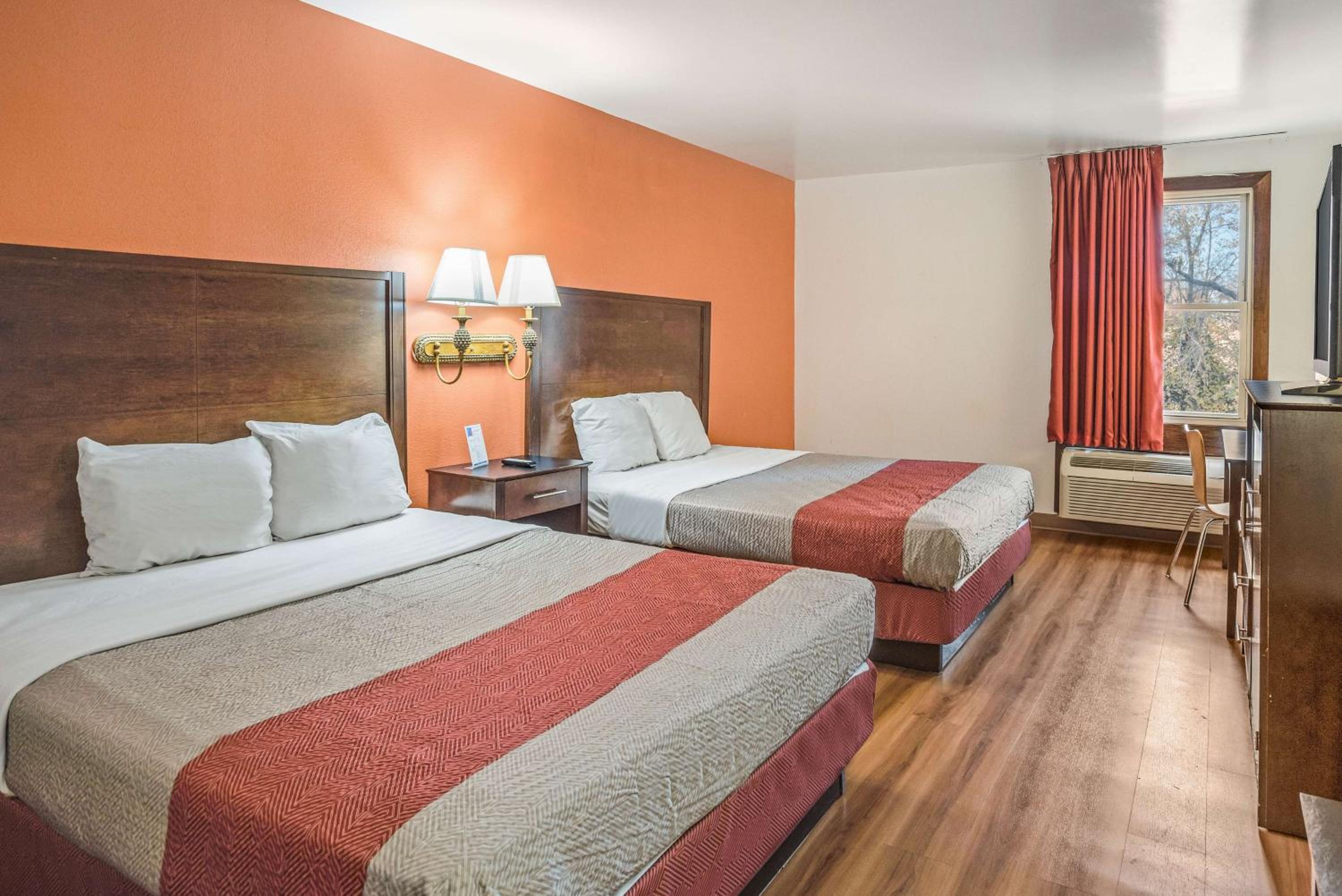 Deluxe Queen Room with Two Queen Beds - Non-Smoking