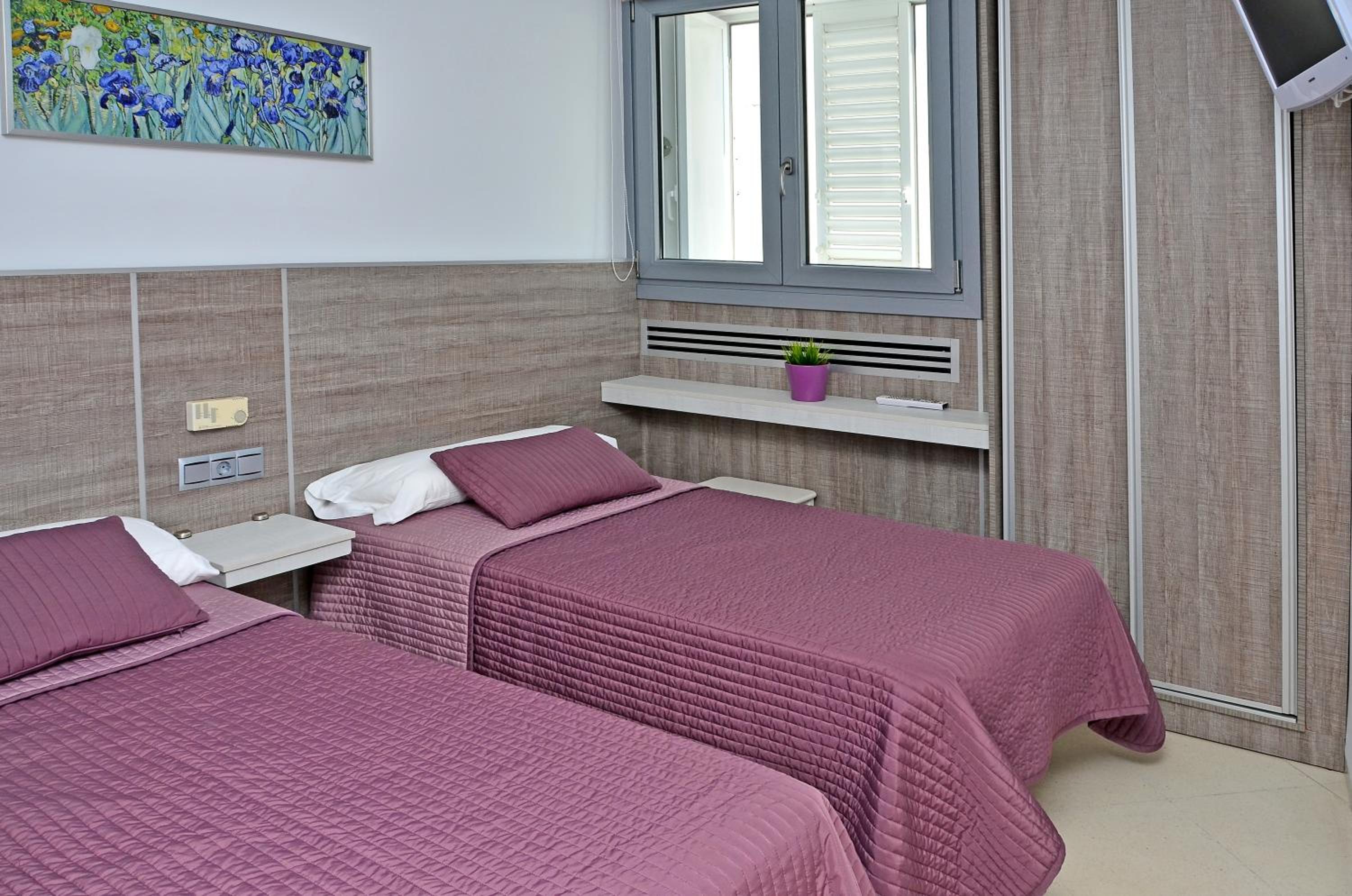 Small Double or Twin Room - Photo 7