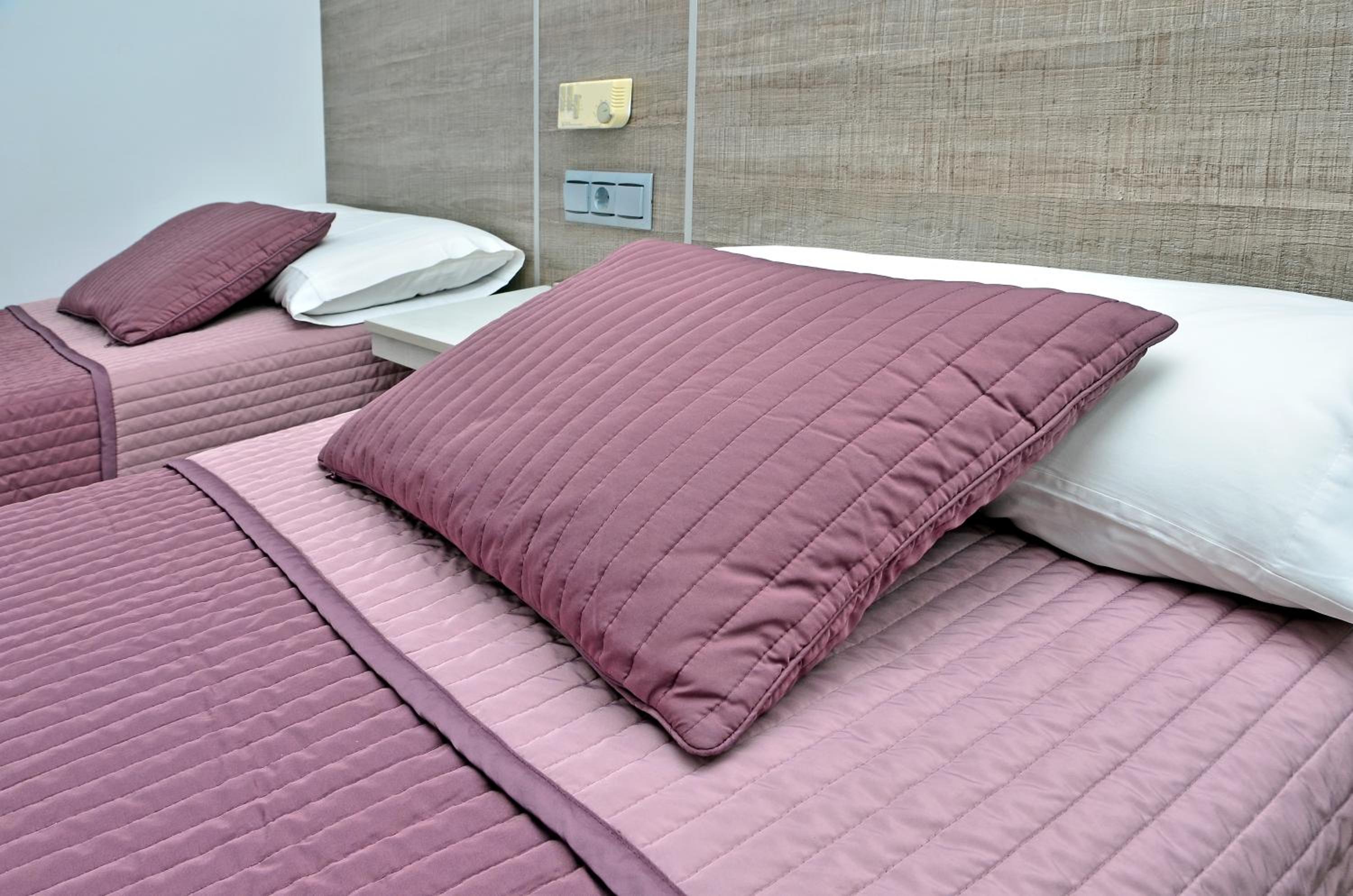 Small Double or Twin Room - Photo 4
