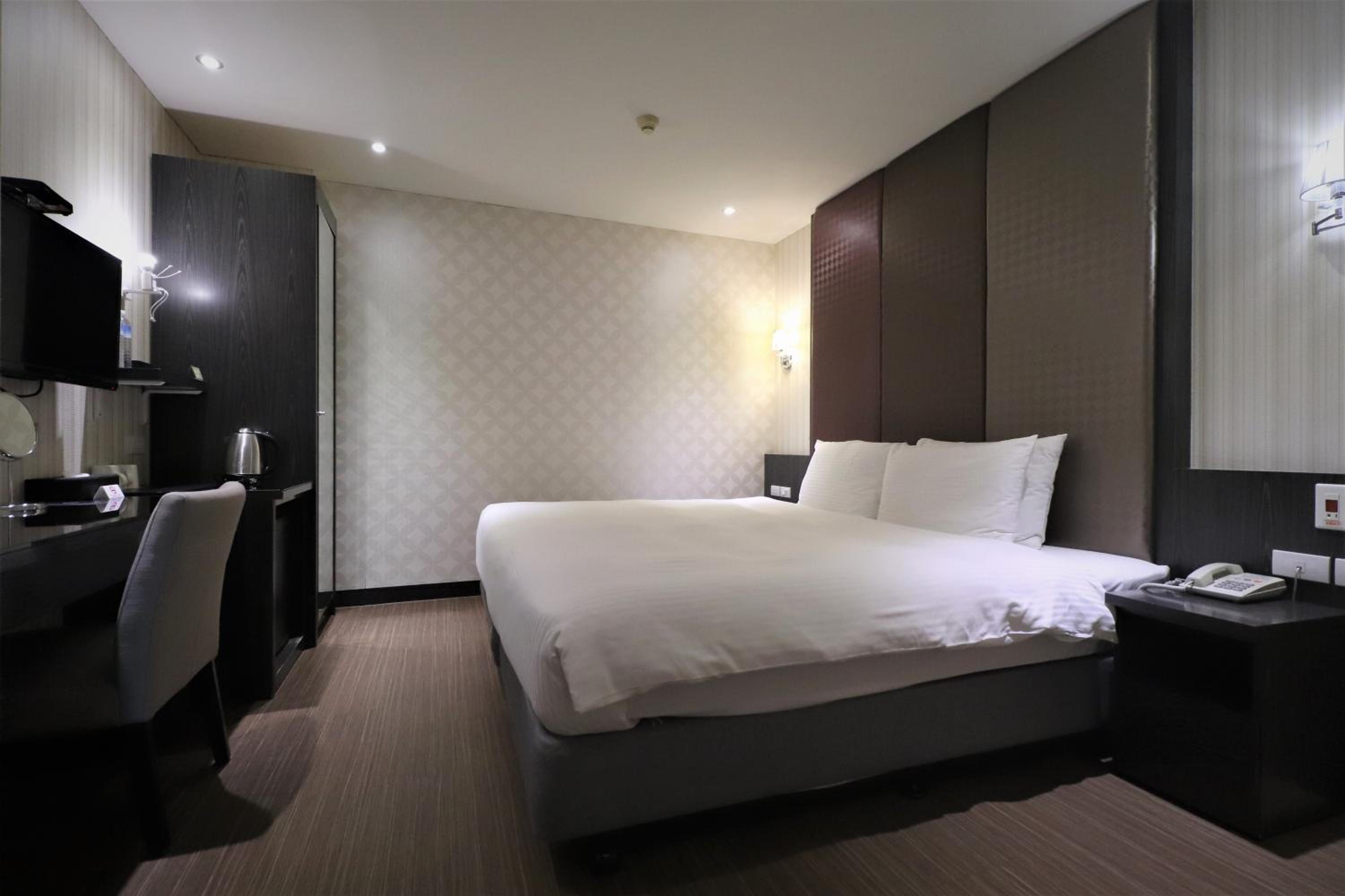 Premier Double Room with City View photo 2