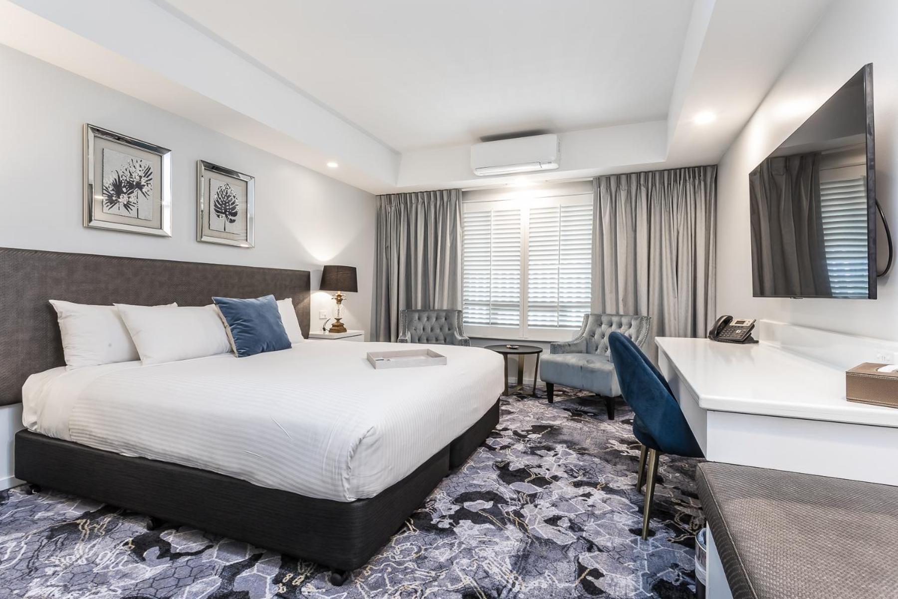 Deluxe King Room