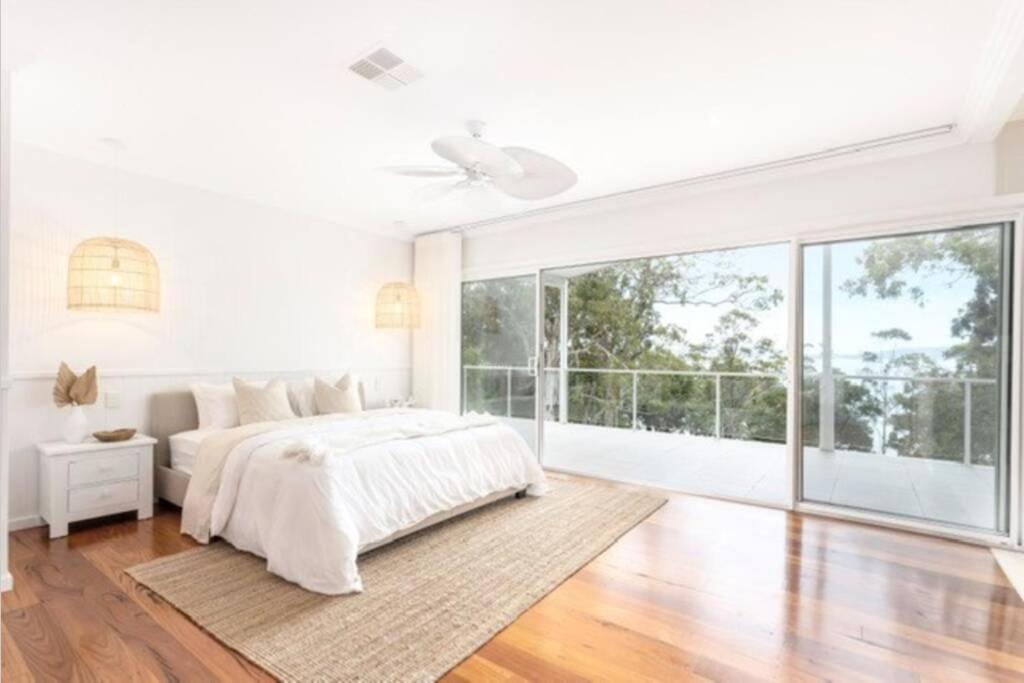 Six-Bedroom House photo 1