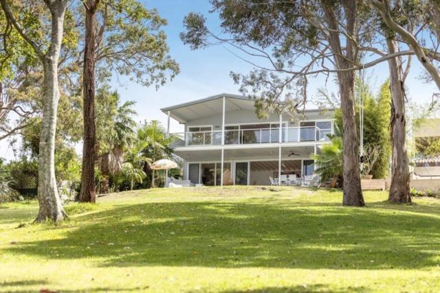 Six-Bedroom House photo 2