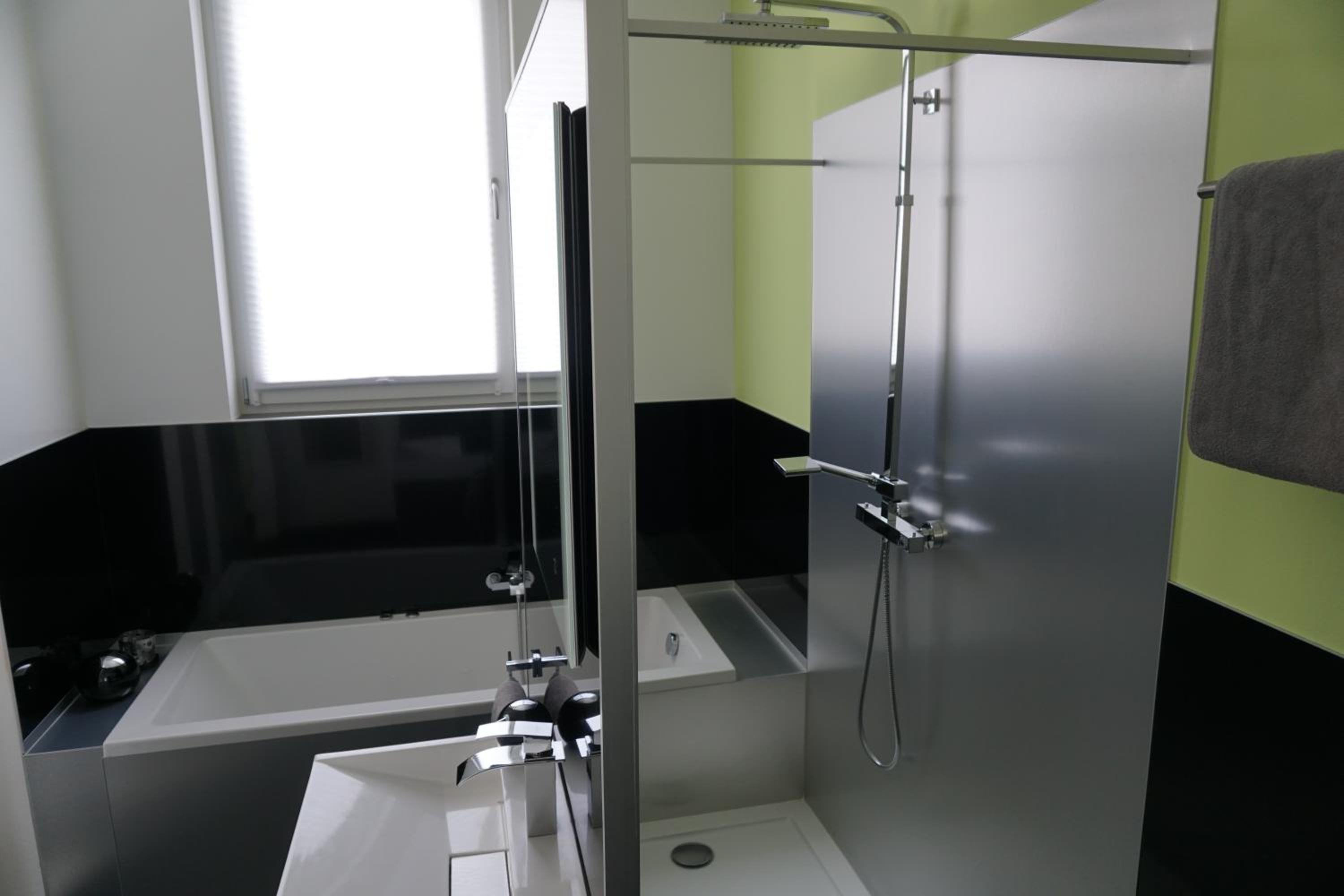 Deluxe Suite with Spa Bath - Photo 12