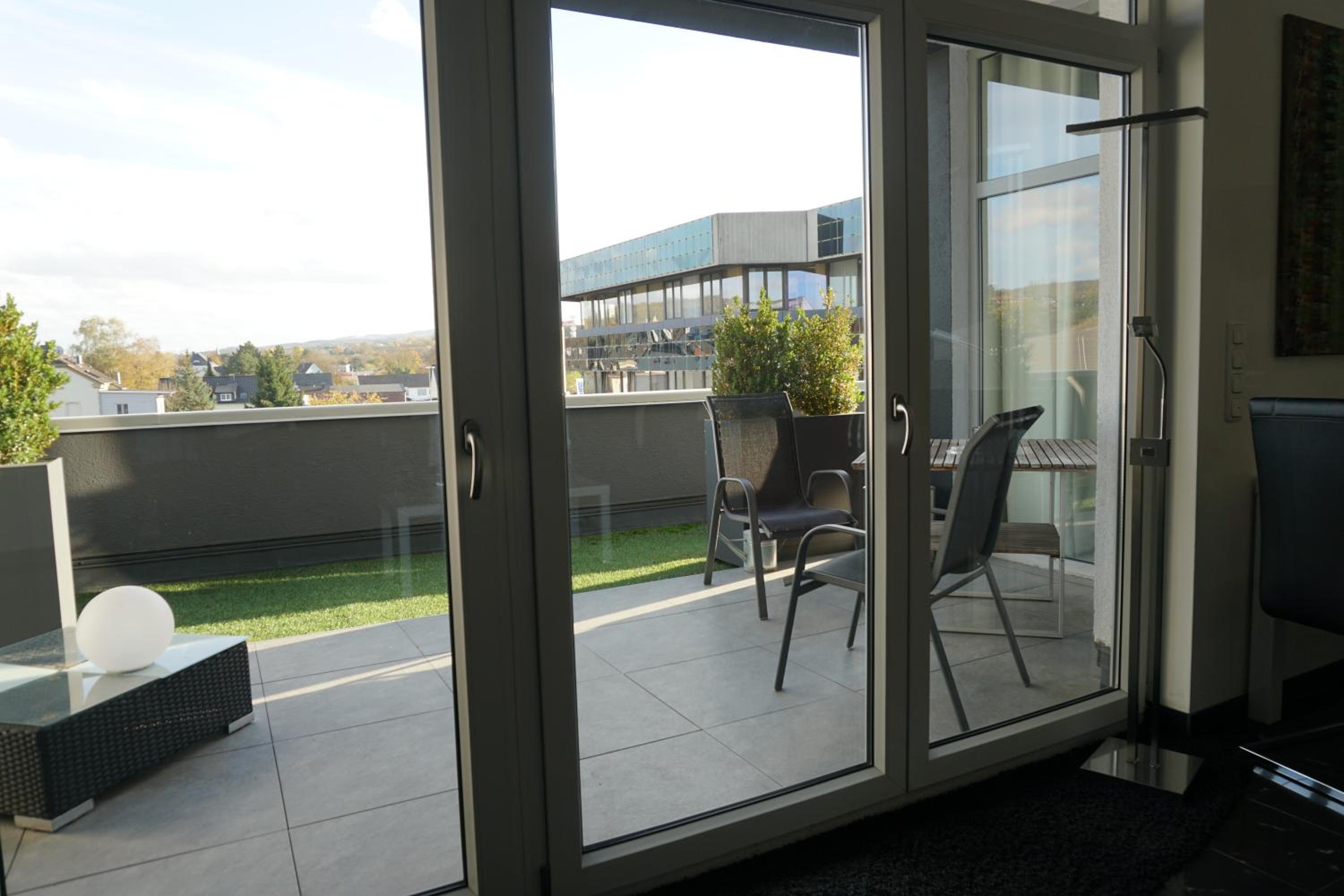 Deluxe Suite with Spa Bath - Photo 9
