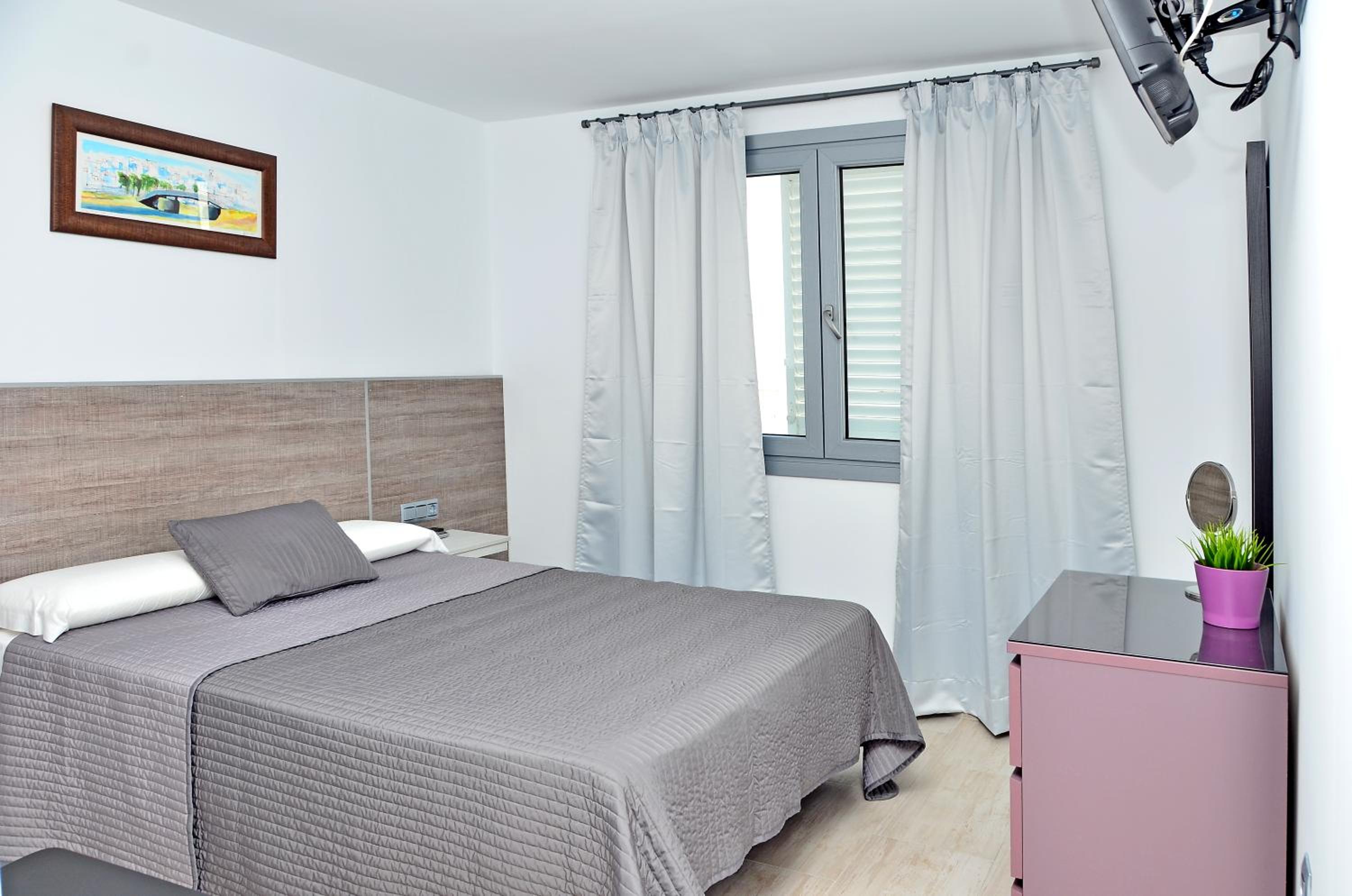 Double Room - Photo 7