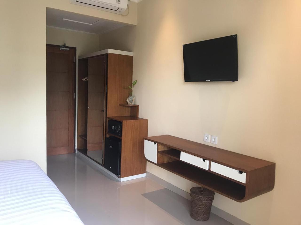 Deluxe Room with Private Balcony  - Photo 17