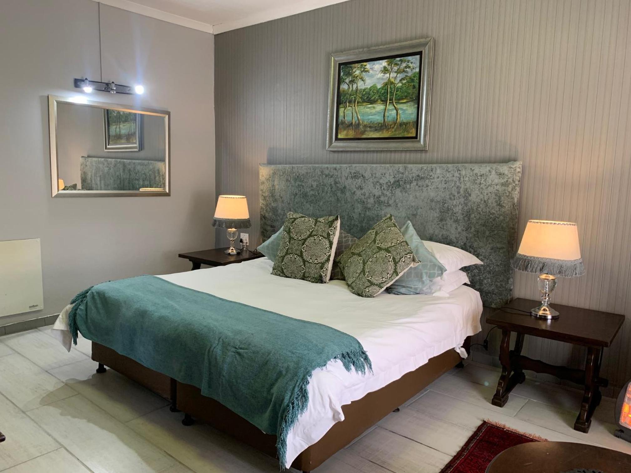 Deluxe King Room - Photo 9