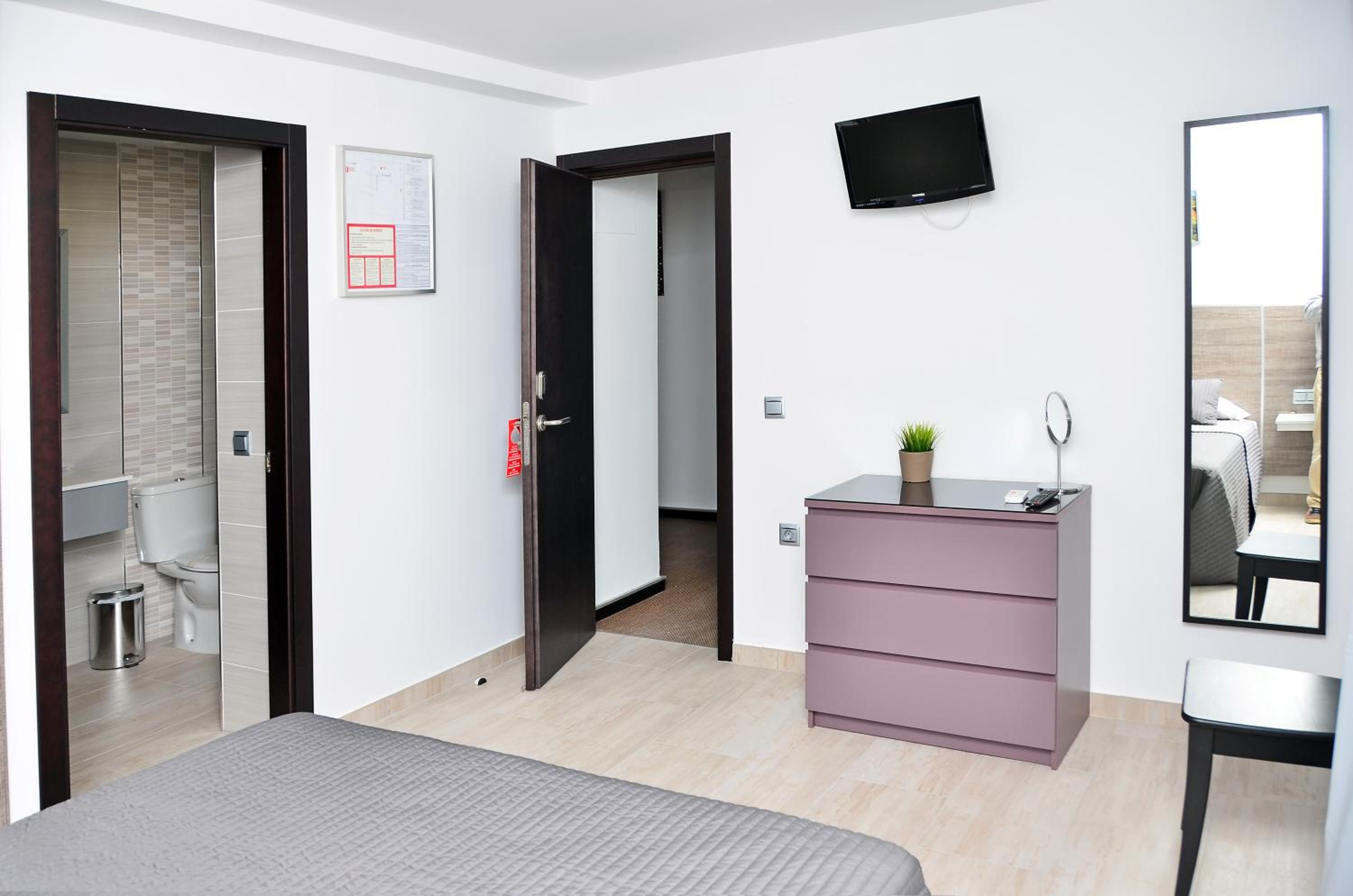 Double Room - Photo 9