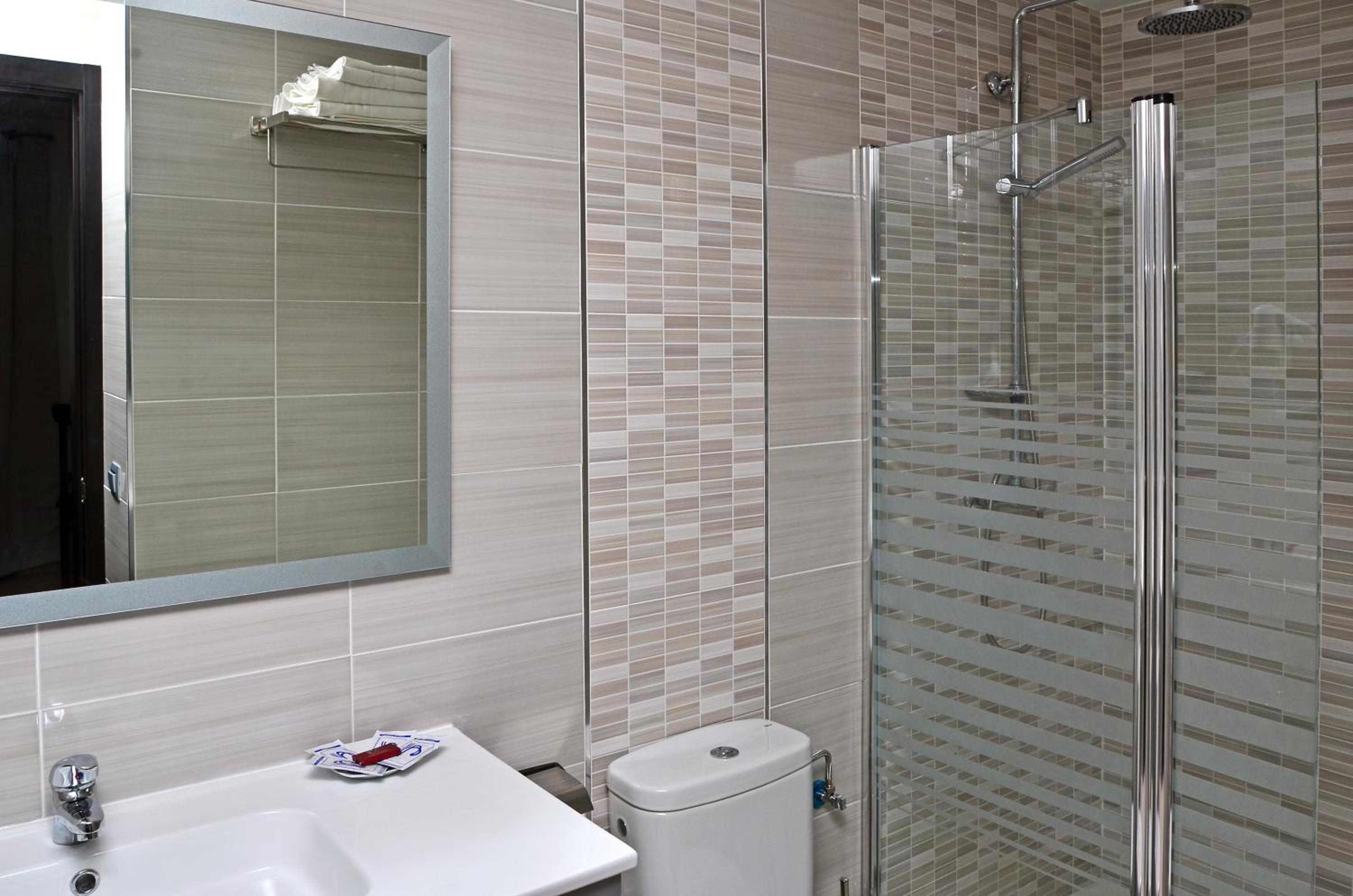 Double Room - Photo 12