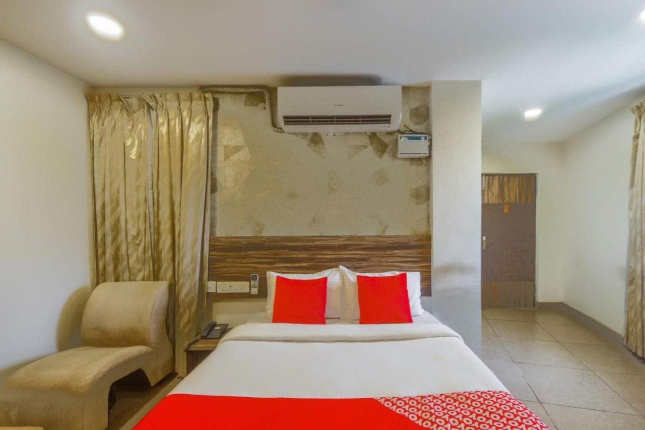 Deluxe Double Room (2 Adults + 1 Child)