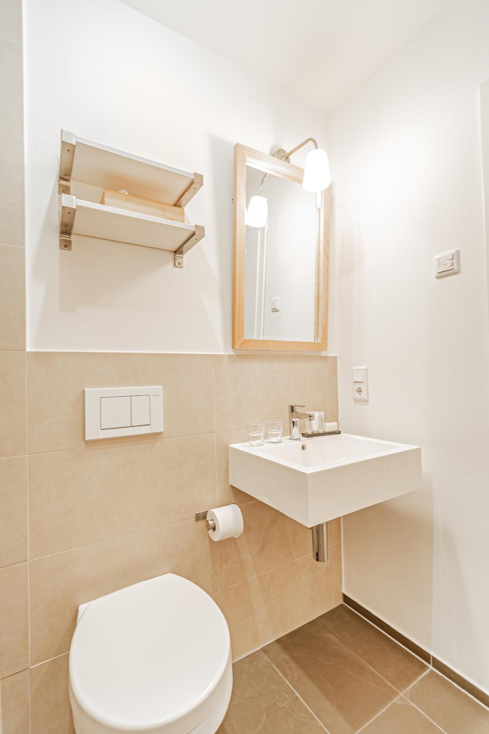 Apartment - Outbuilding photo 3