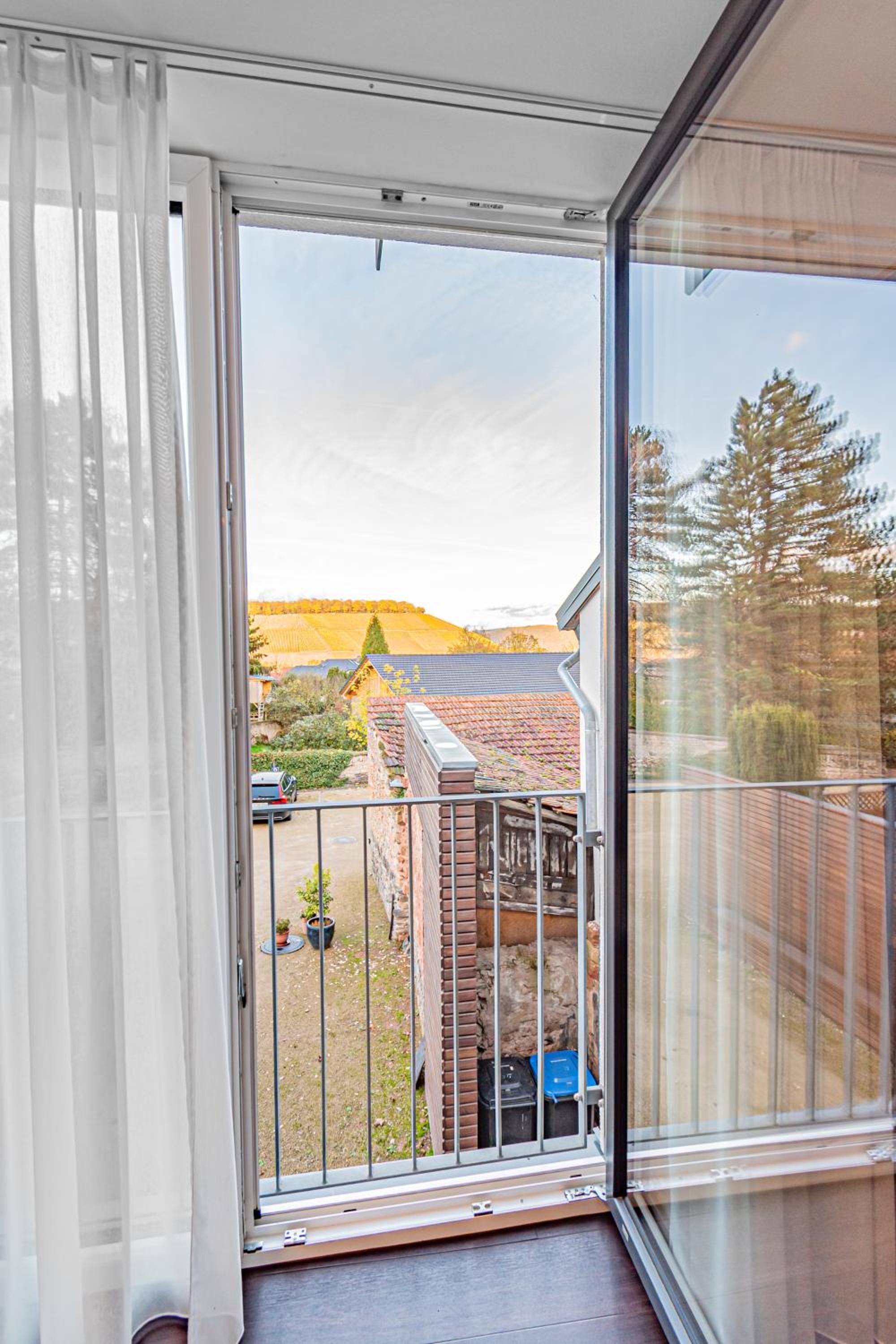 Apartment - Outbuilding photo 2