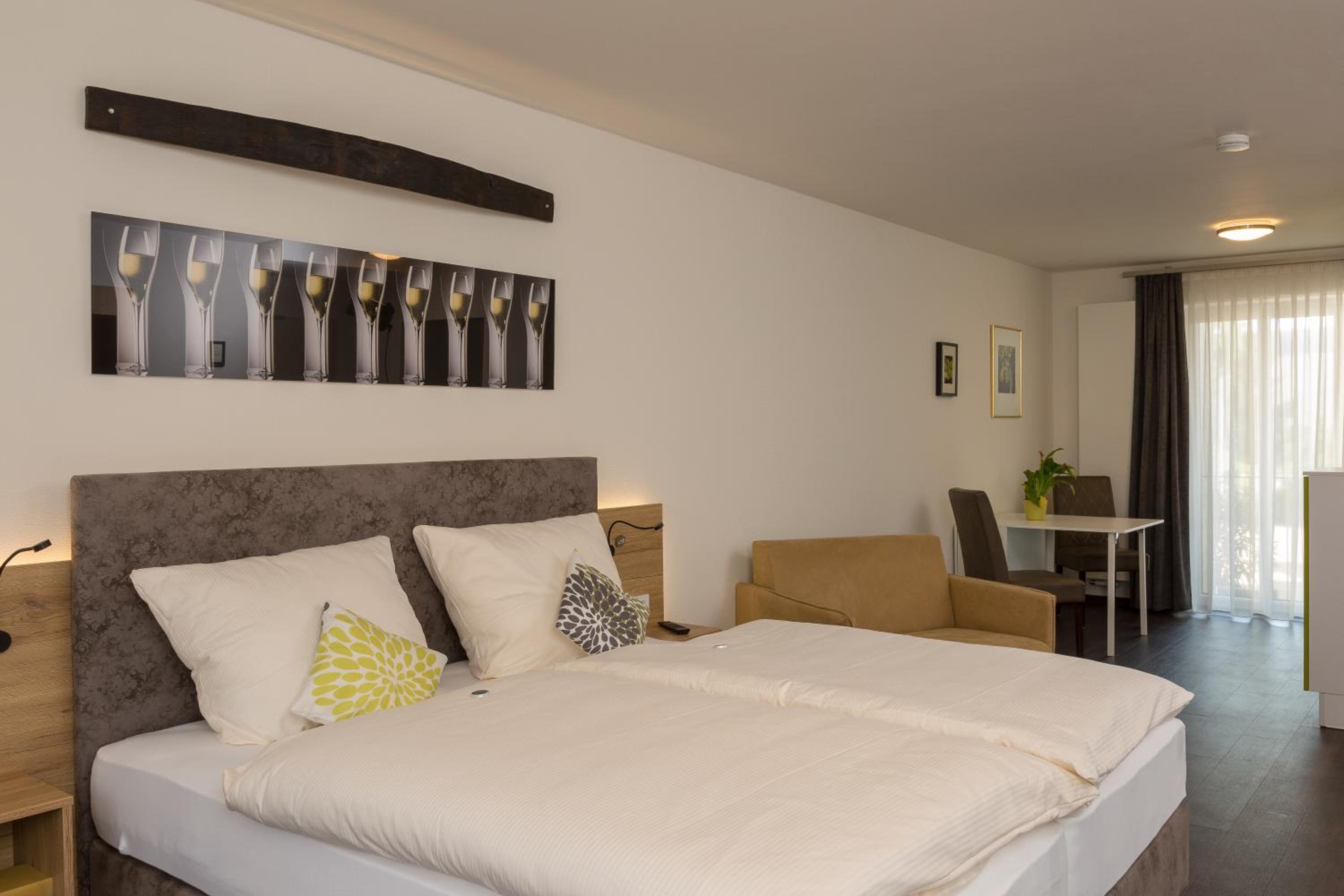 Apartment - Outbuilding photo 3