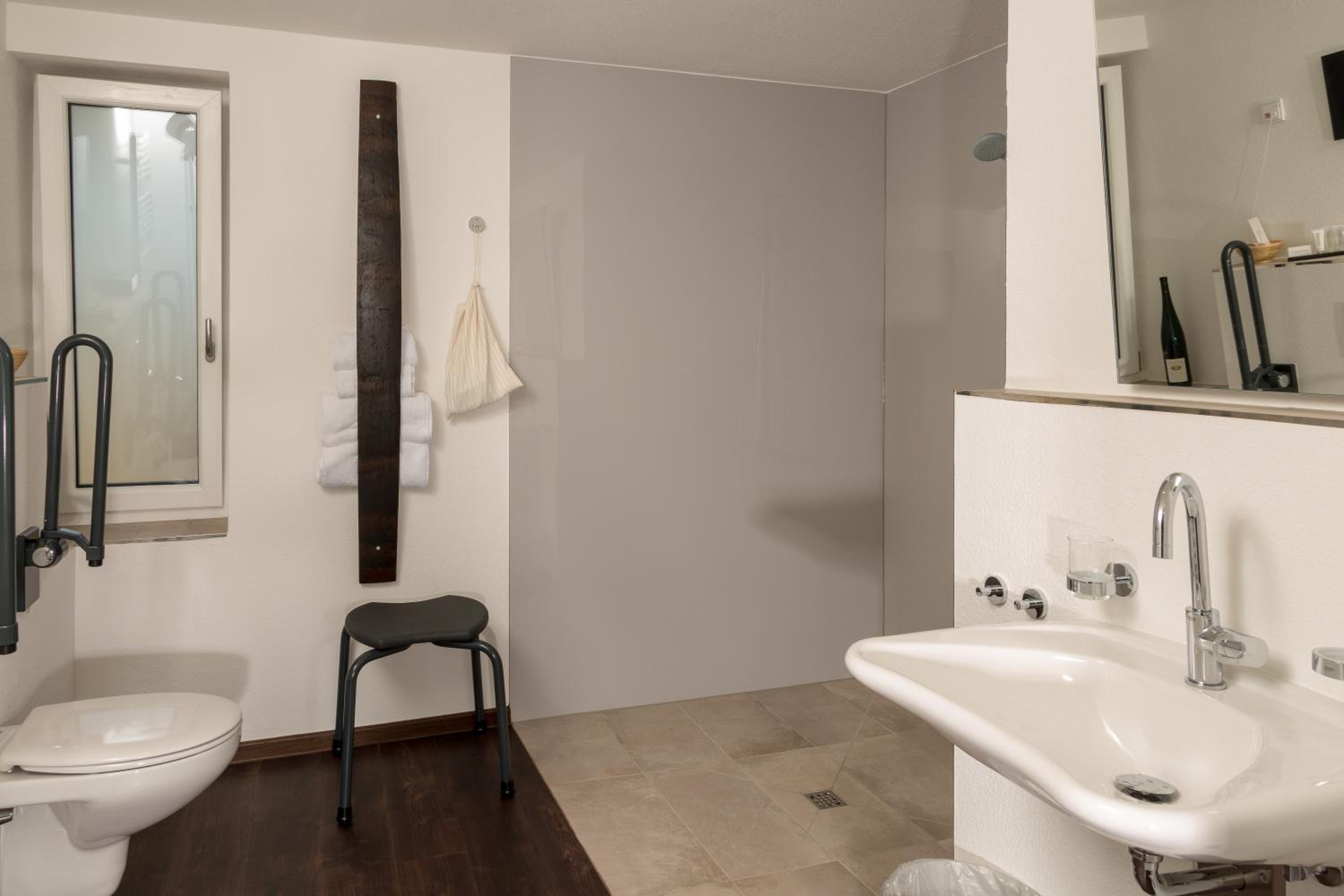 Apartment - Outbuilding photo 2