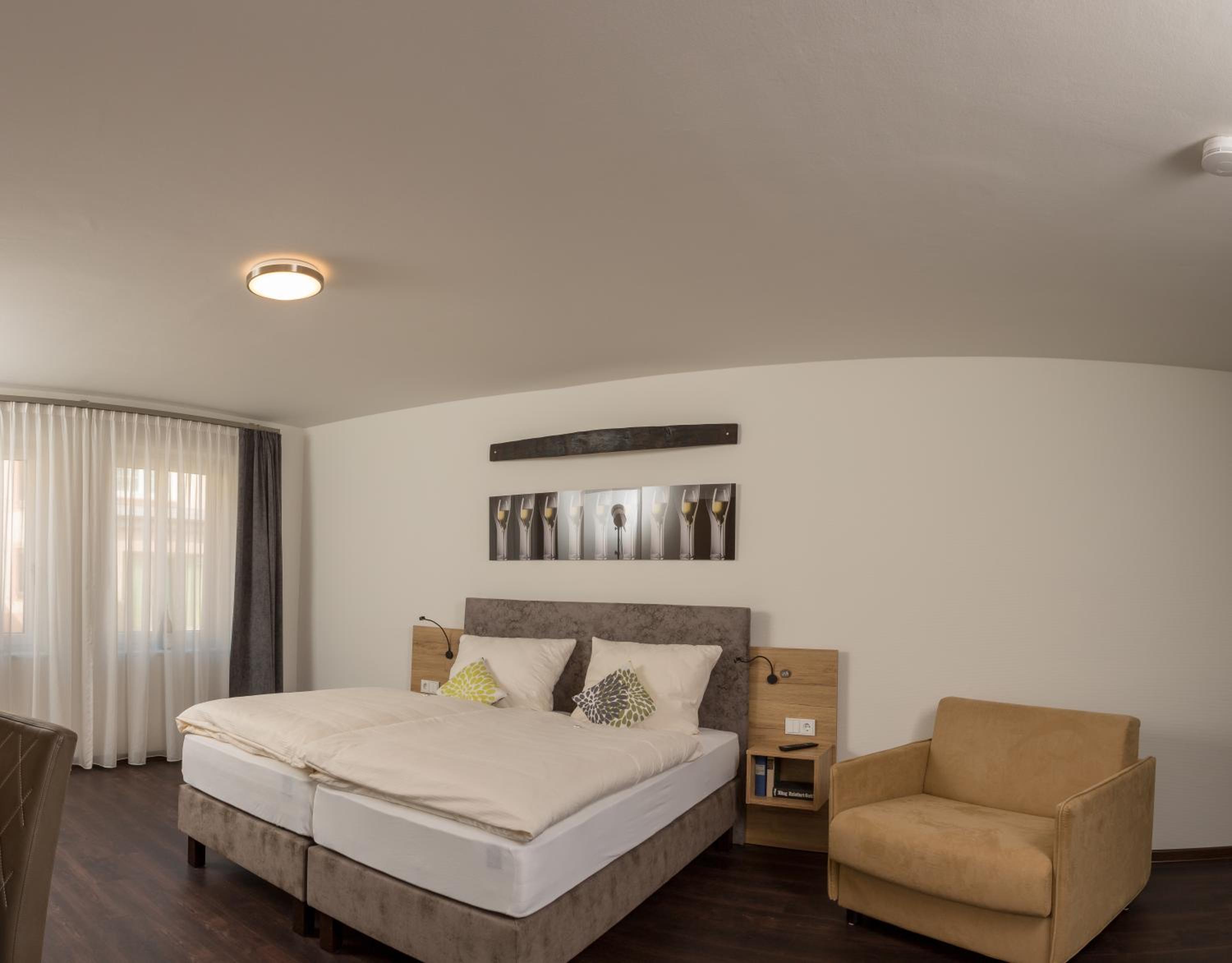 Apartment - Outbuilding photo 1