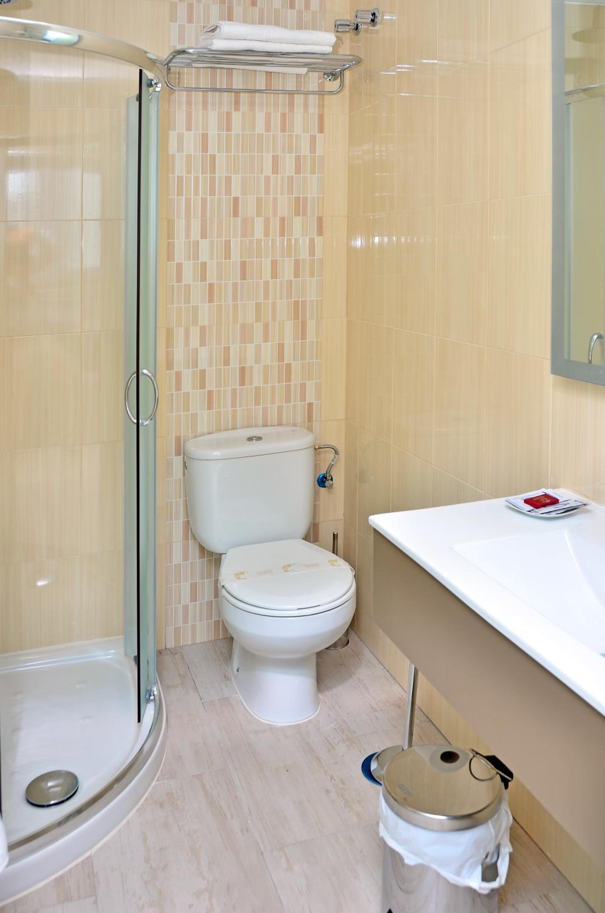 Small Double or Twin Room - Photo 2