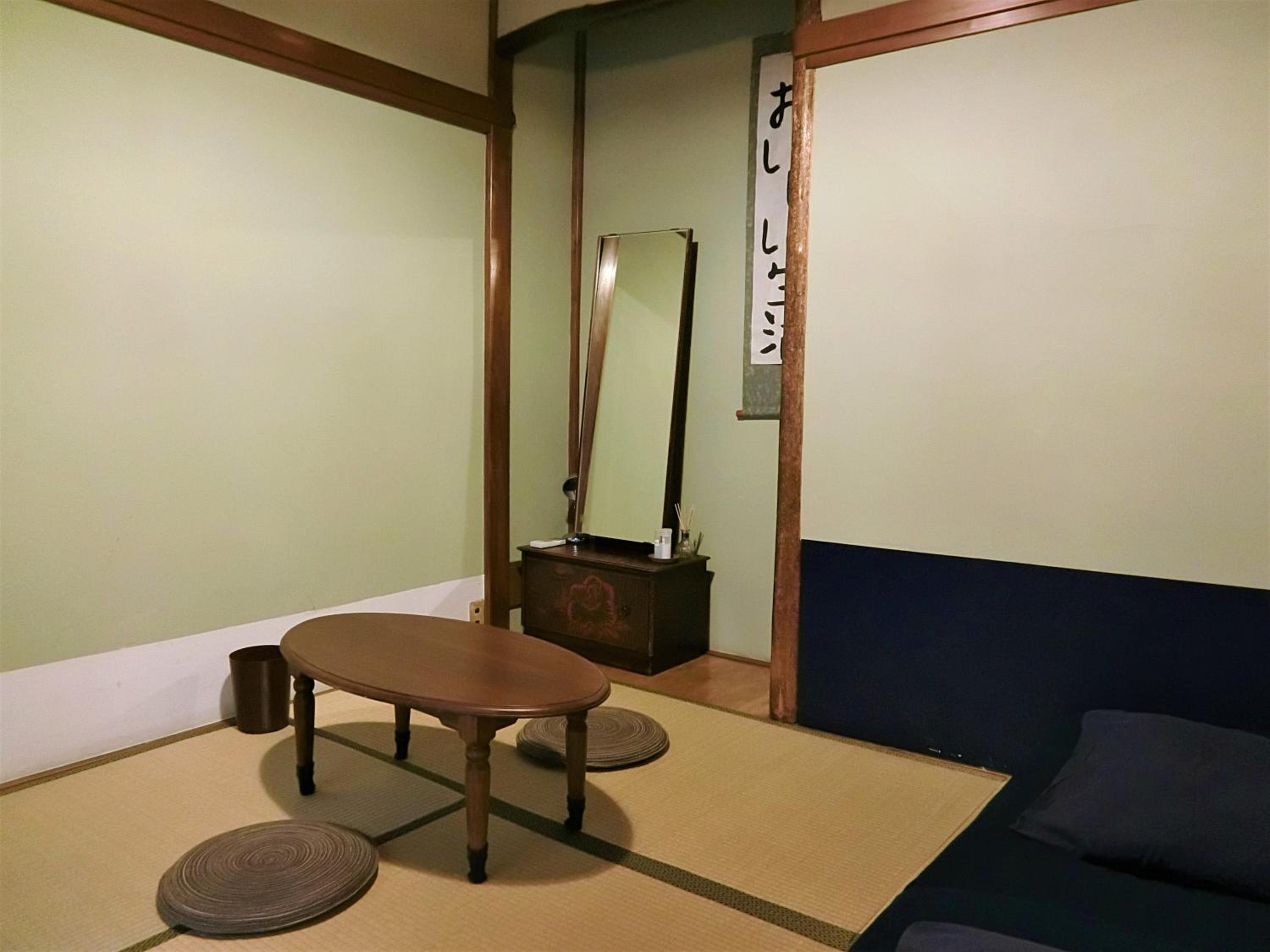 Japanese-Style Twin Room with Shared Bathroom photo 2