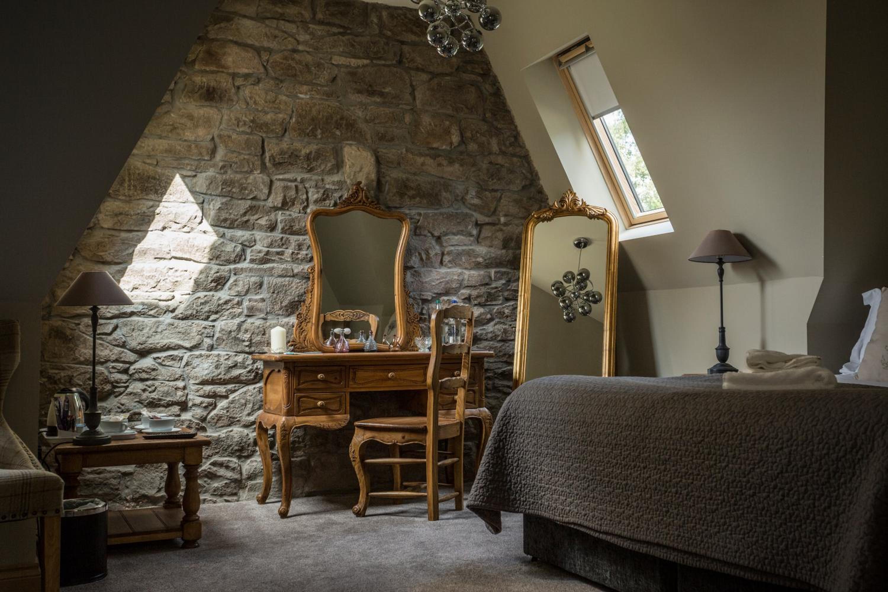 Superior Family Room photo 3