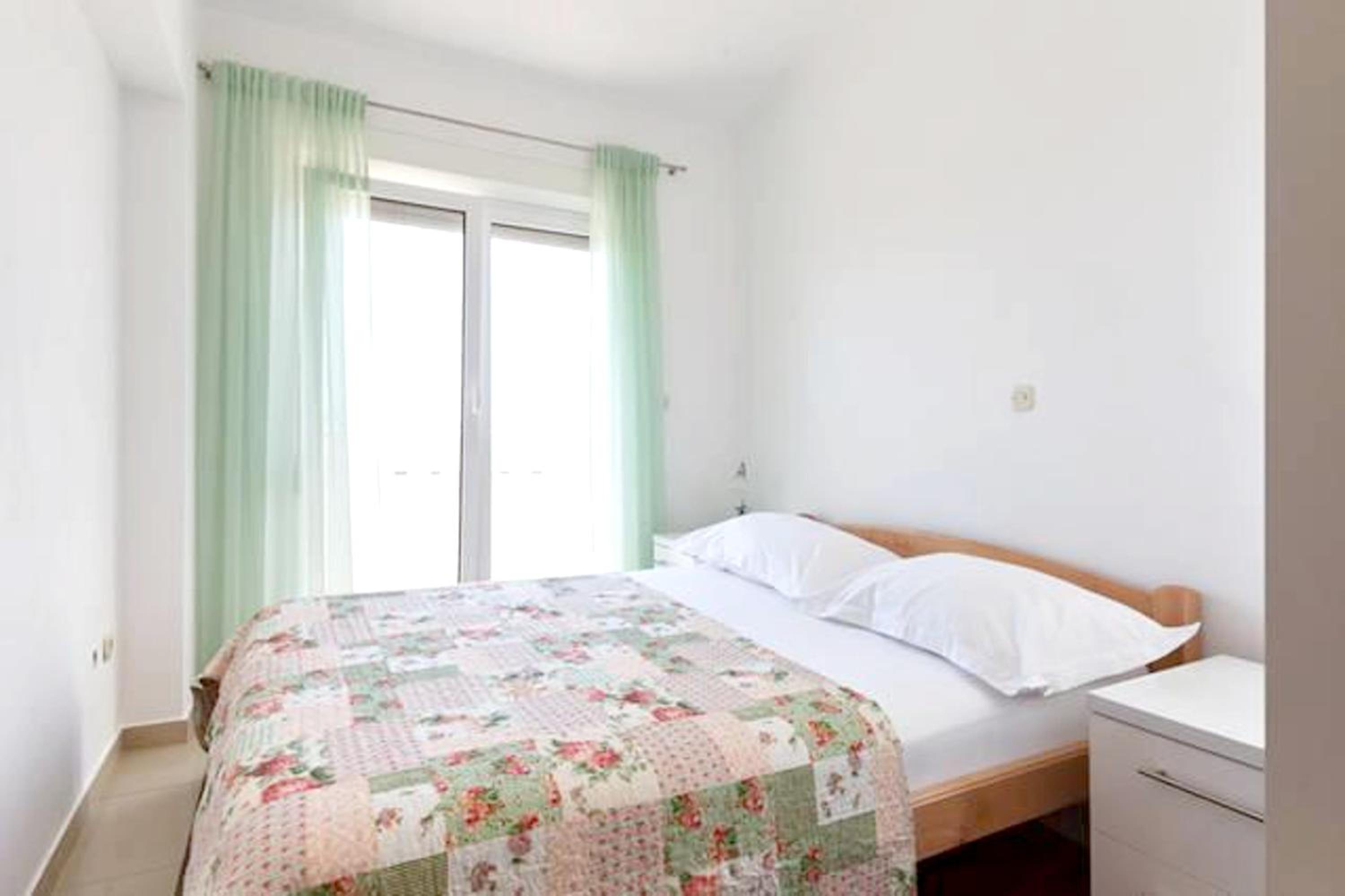 Three-Bedroom Vacation Home  photo 2